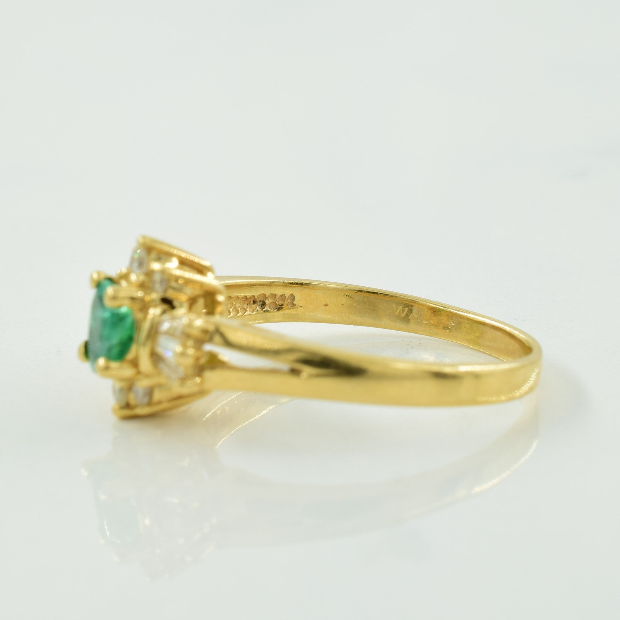Bague émeraude et diamants | 0,30 ct, 0,22 ct au total | Taille 7,25 |
