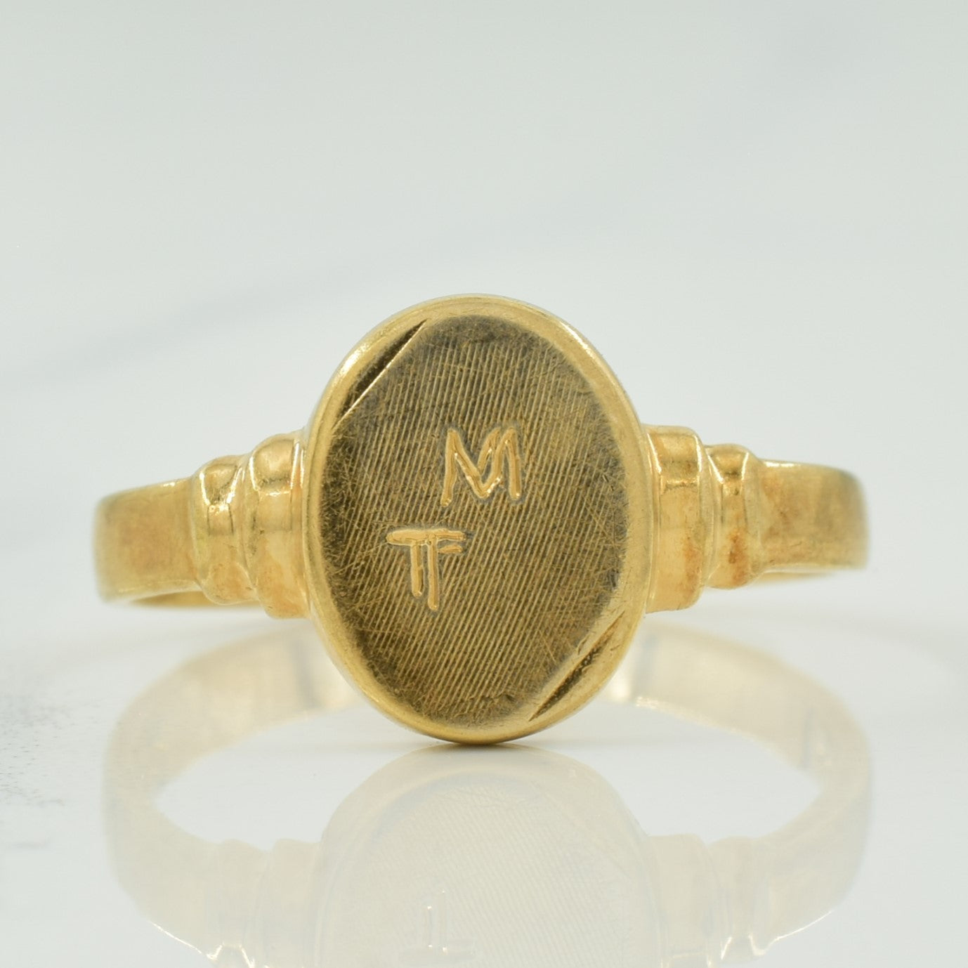 Bague chevalière initiale « MT » en or jaune 14 carats | Taille 6 |