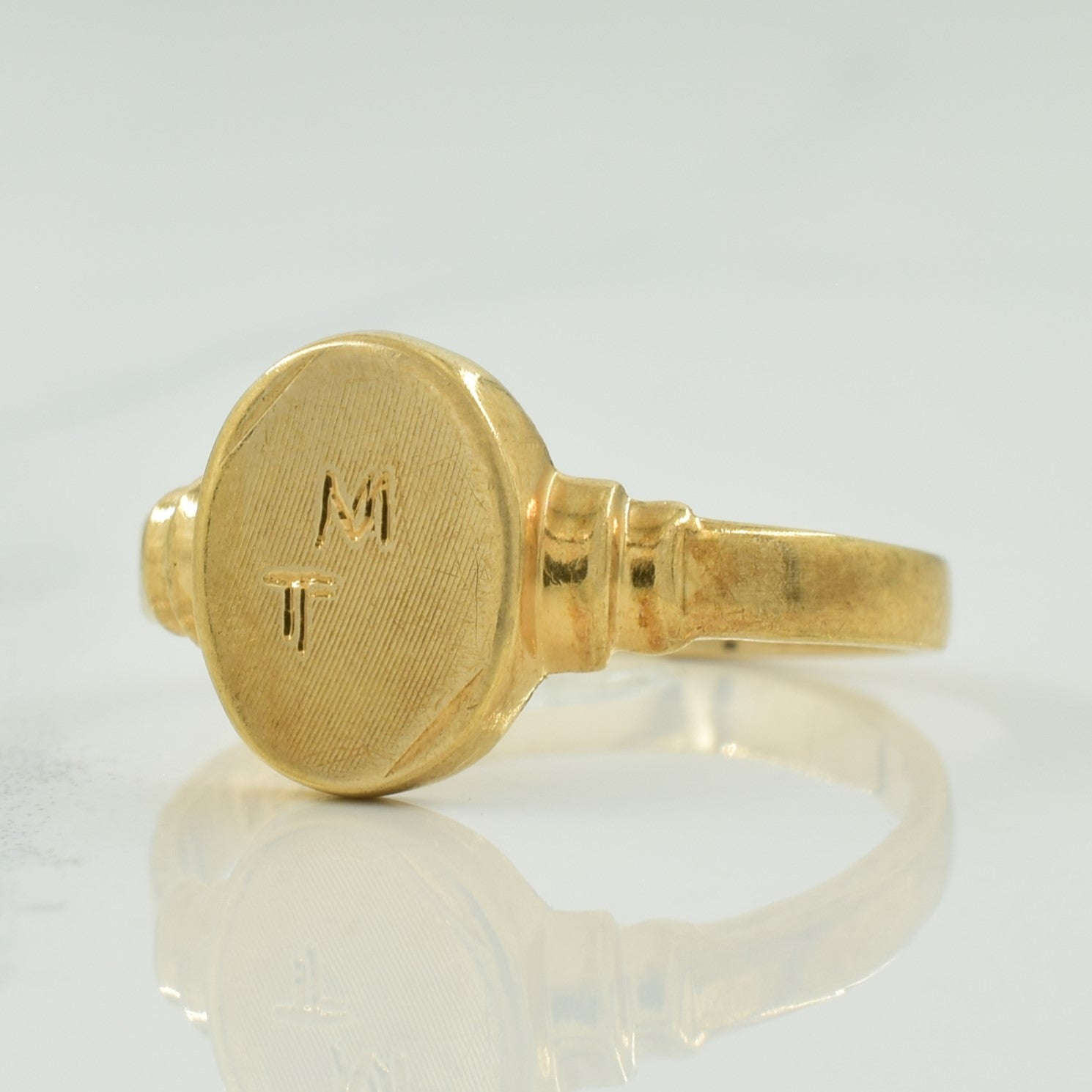 Bague chevalière initiale « MT » en or jaune 14 carats | Taille 6 |