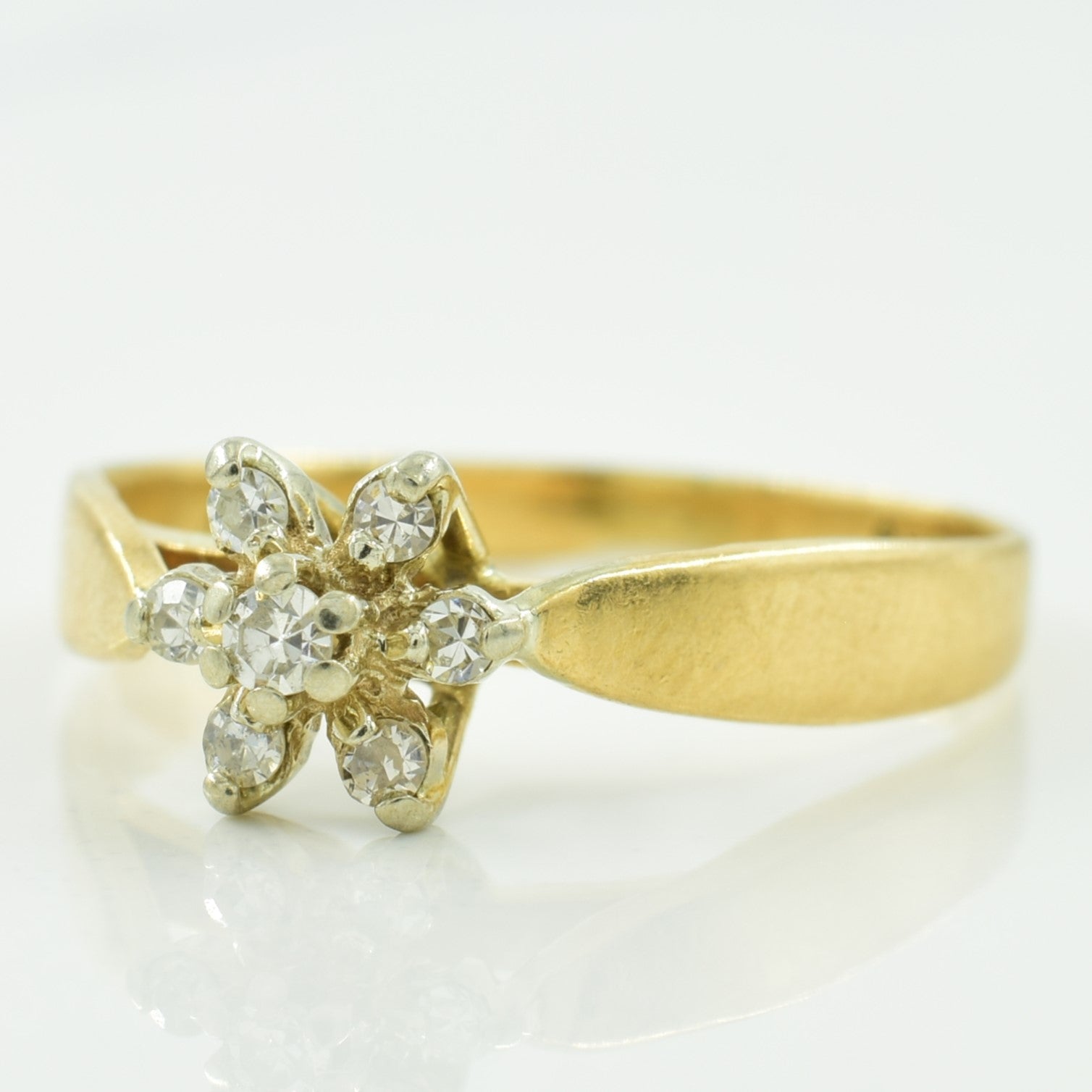 Cluster Diamond Ring | 0.08ctw | SZ 4.5 |