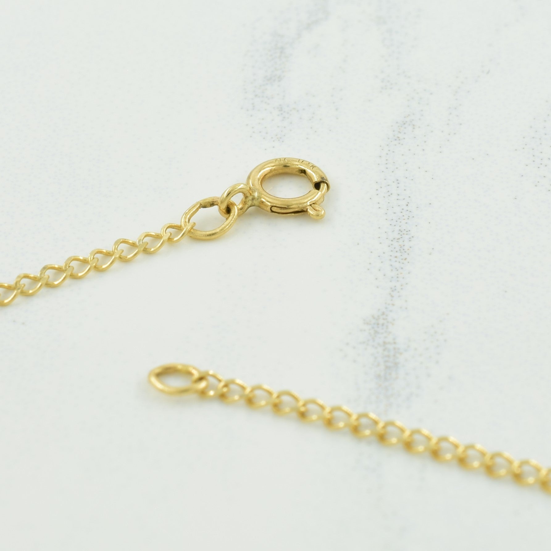 Collier pendentif iolite et diamants | 0,36 ct, 0,01 ct | 44,5 cm |