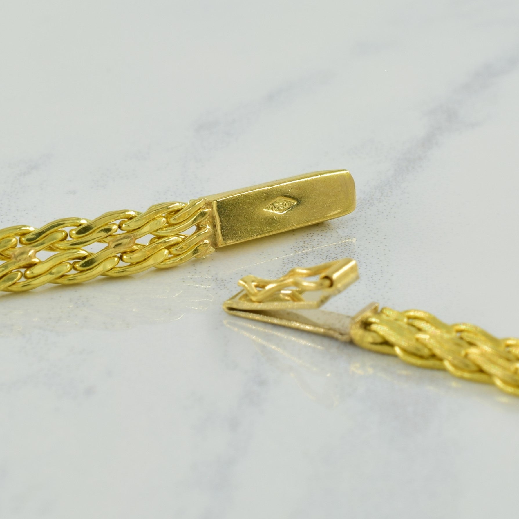 Chevron Diamond Necklace | 0.16ctw | 16" |