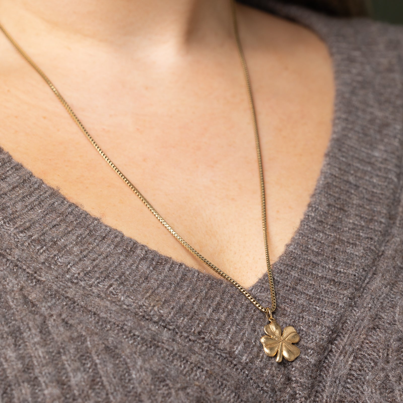 10k Yellow Gold Snake Chain Necklace with Clover Pendant | 25" |