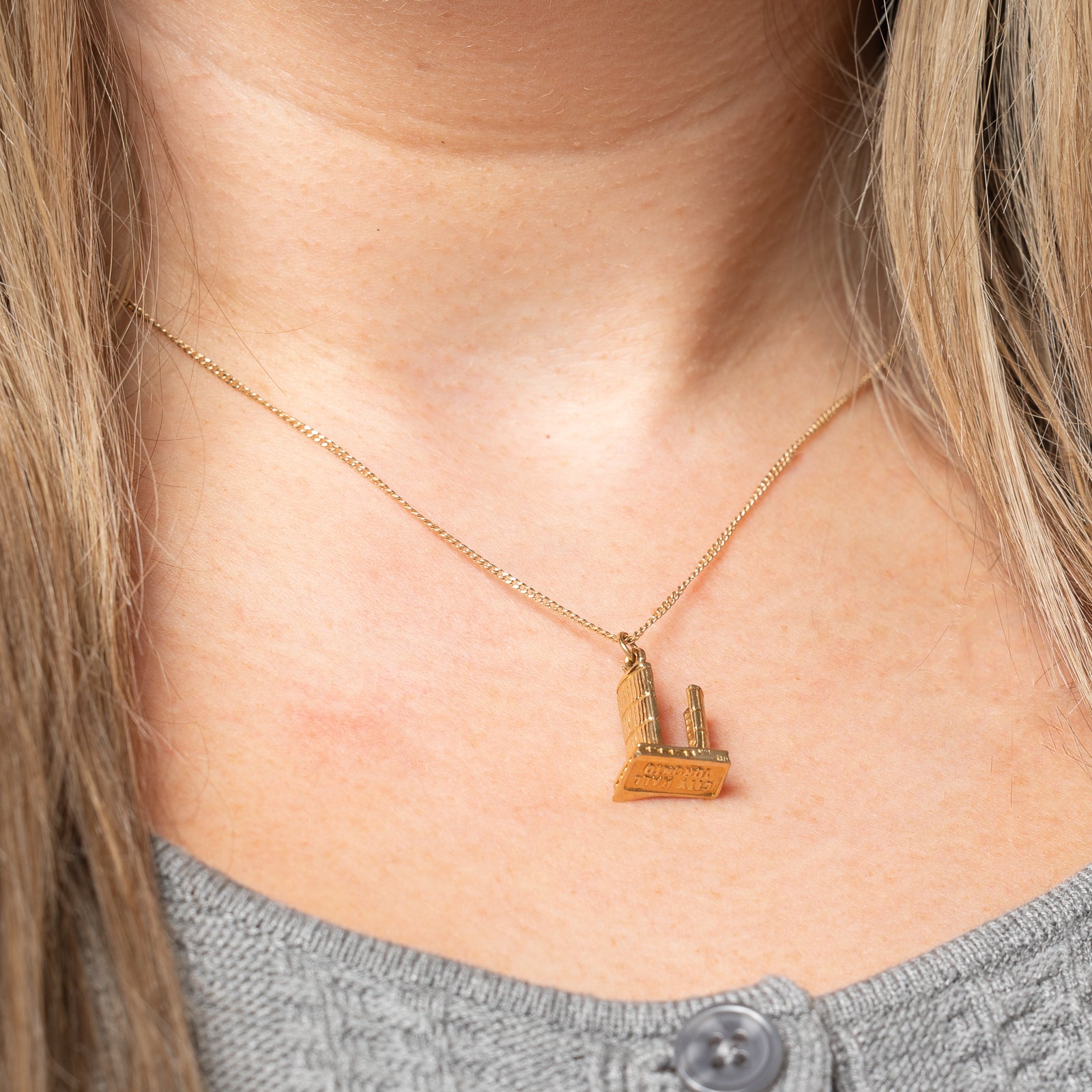14k Yellow Gold 'City Hall Toronto' Charm |