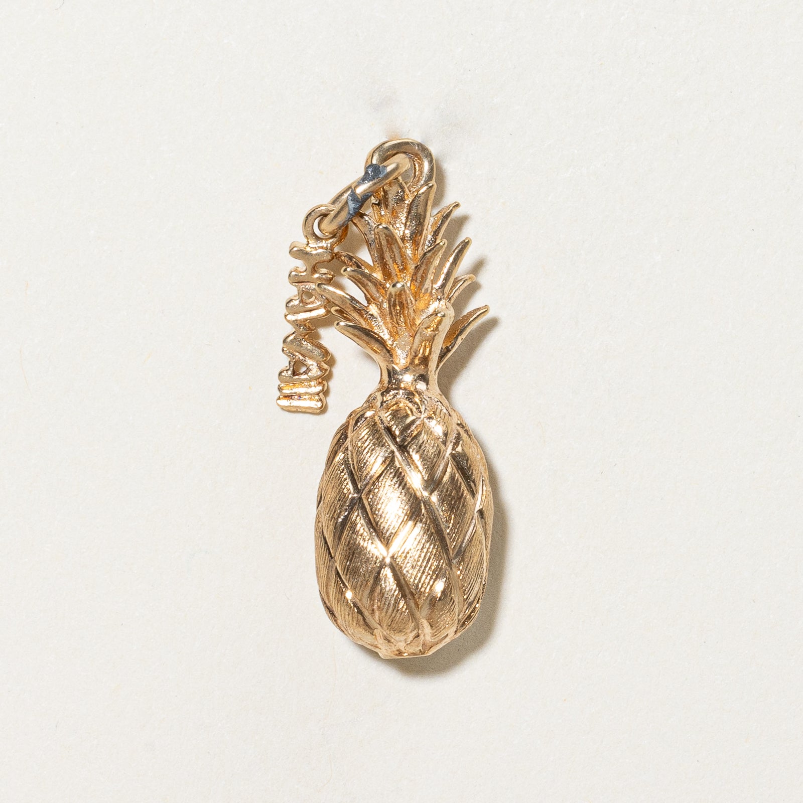 14k Yellow Gold Pineapple & 'Hawaii' Charm |