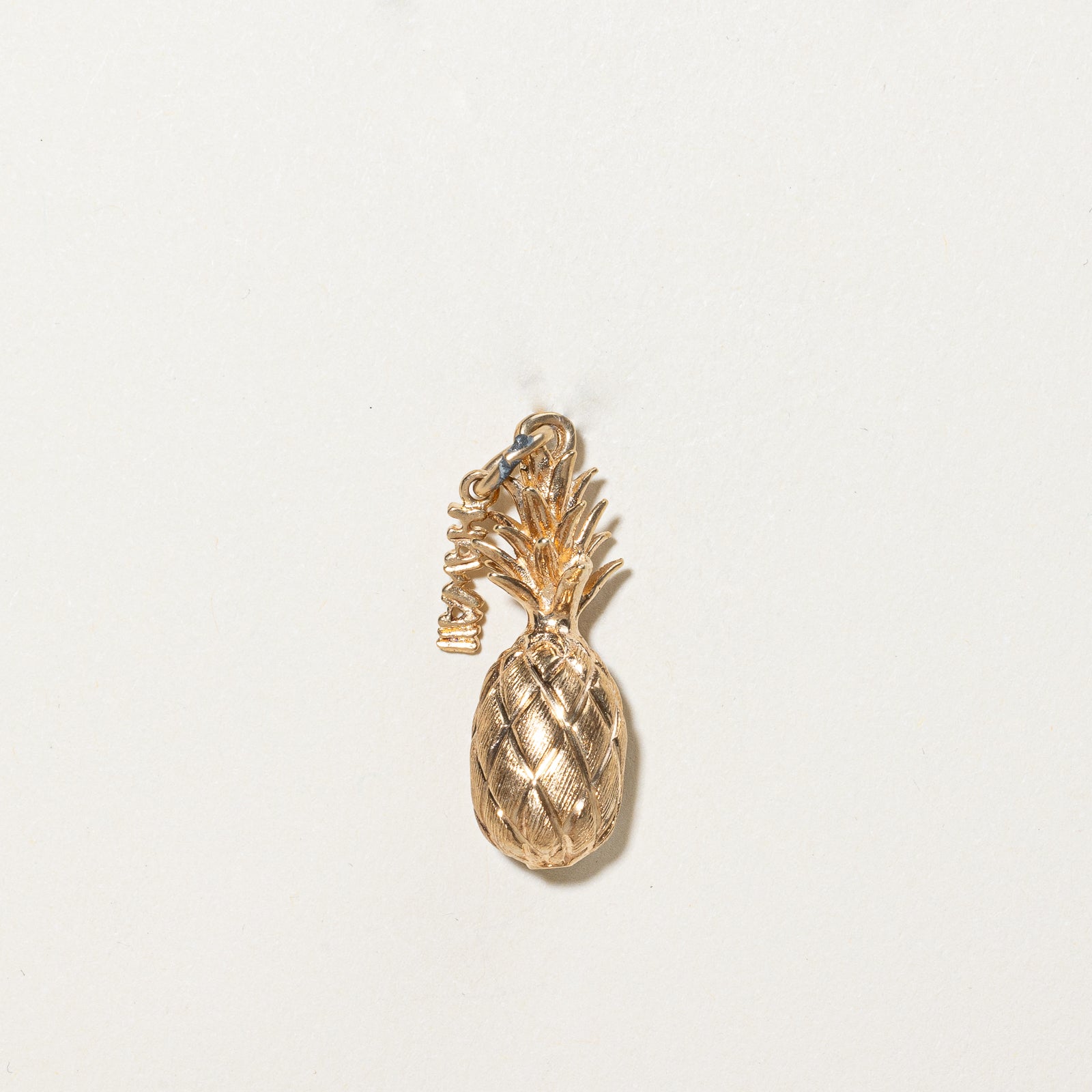 14k Yellow Gold Pineapple & 'Hawaii' Charm |