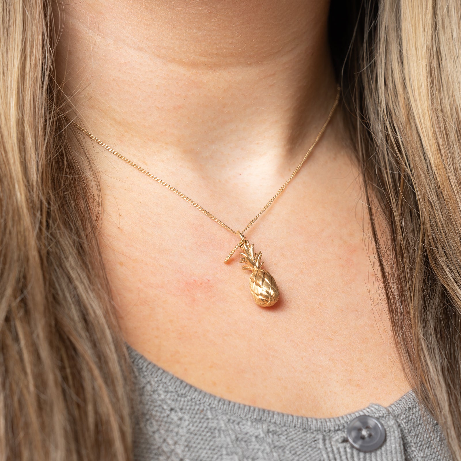 14k Yellow Gold Pineapple & 'Hawaii' Charm |