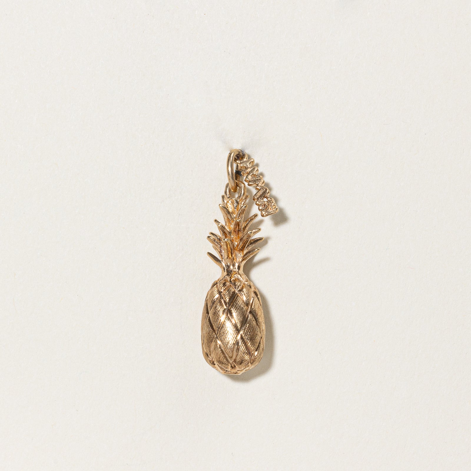 14k Yellow Gold Pineapple & 'Hawaii' Charm |