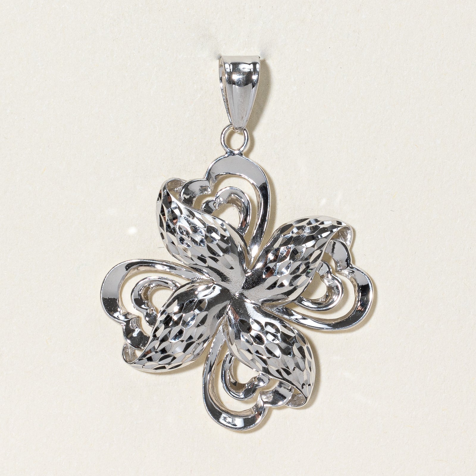18k White Gold Four Leaf Clover Pendant |