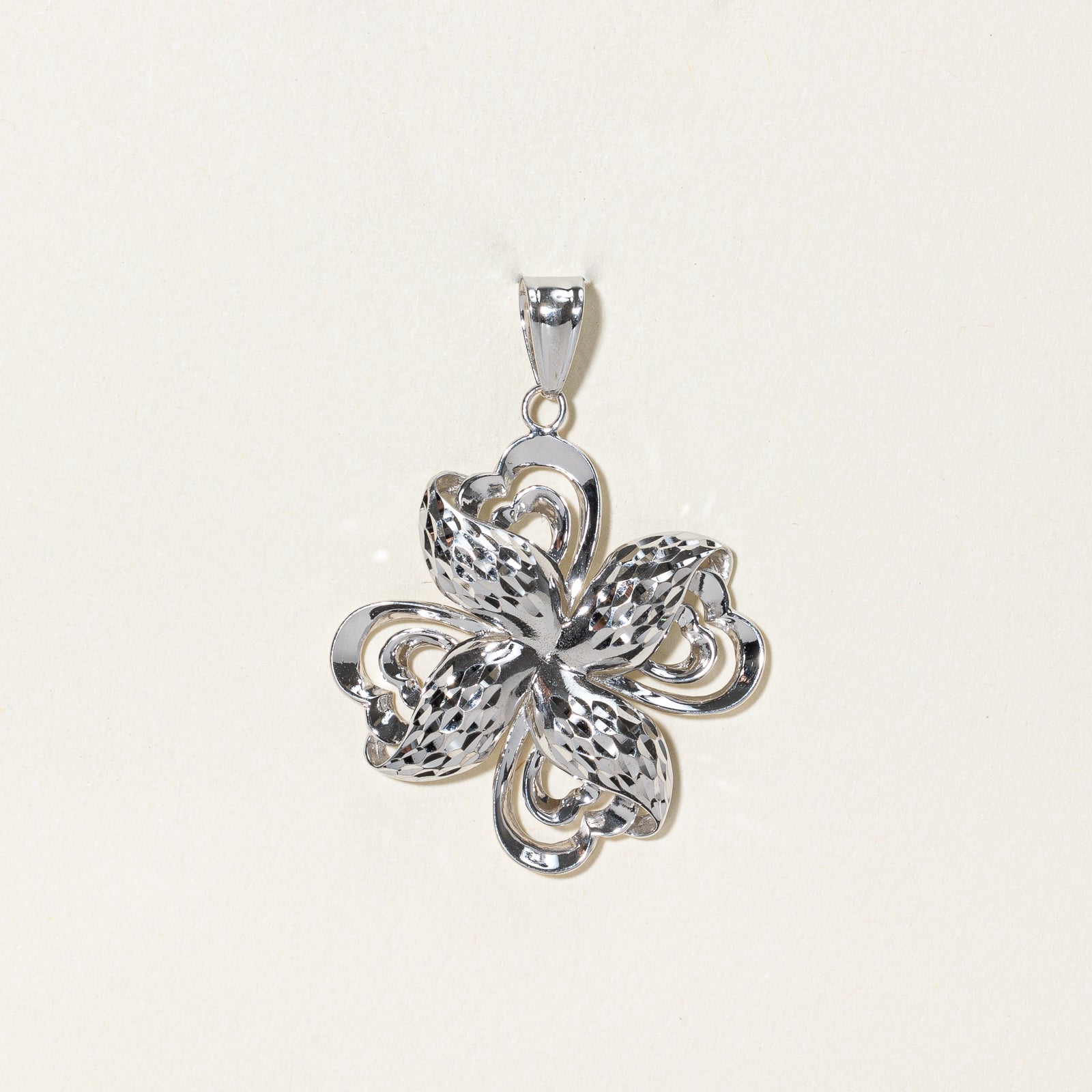 18k White Gold Four Leaf Clover Pendant |