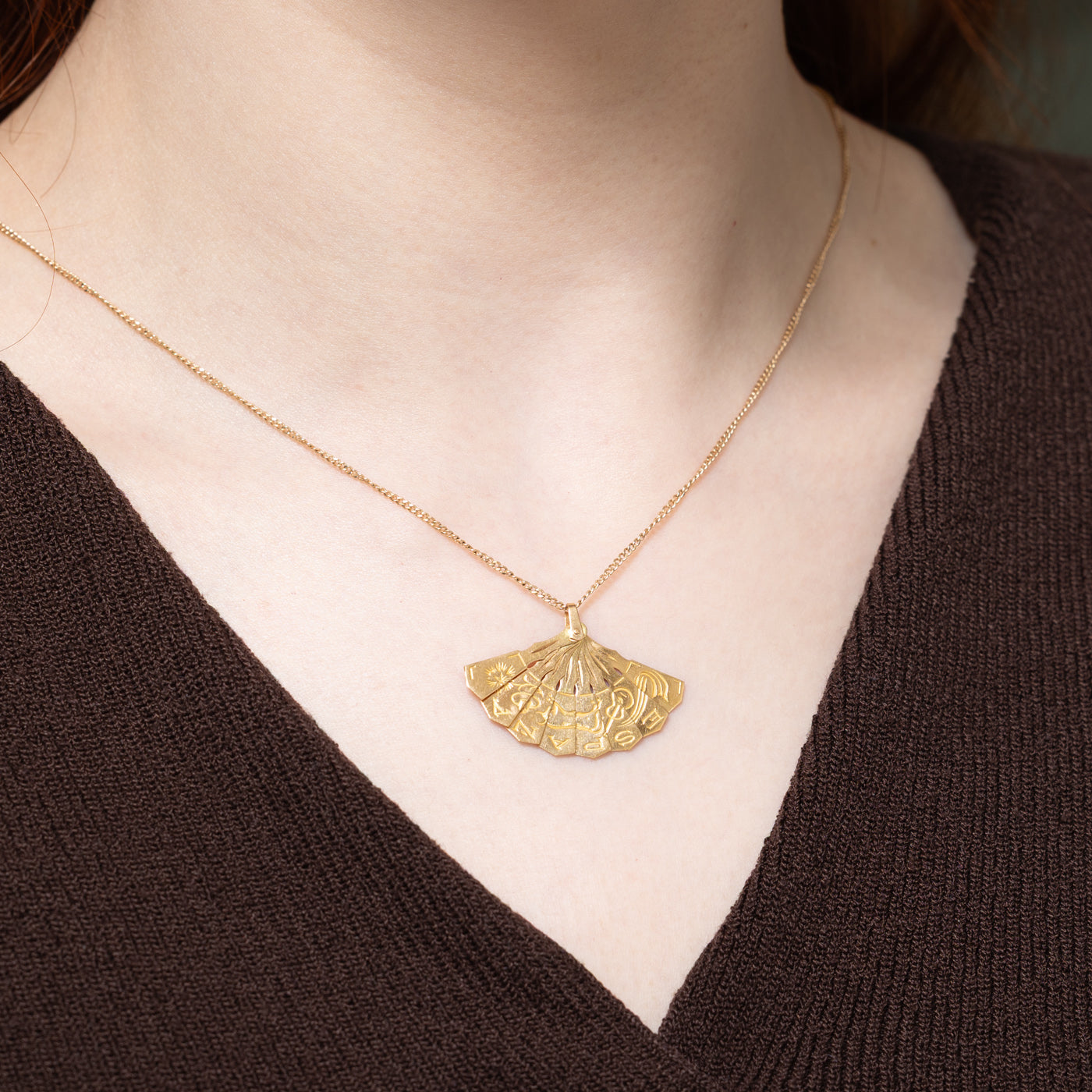 Spanish Hallmarked 18K Yellow Gold "Espana" Kinetic Fan Pendant