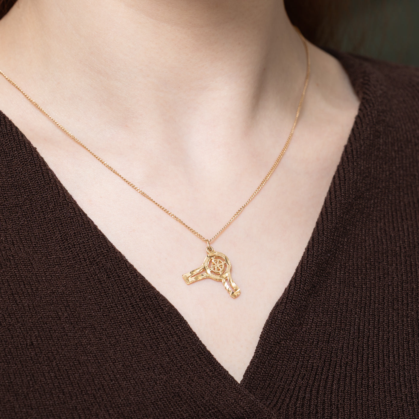 10K Yellow Gold Vintage Hairdryer Charm