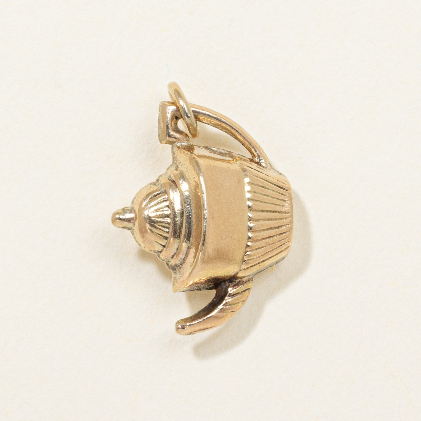 Breloque théière en or jaune 9 carats