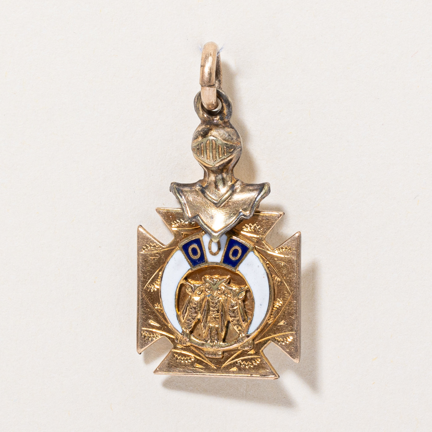 Breloque de chevalier de l'Ordre des Hiboux en or jaune 10 carats