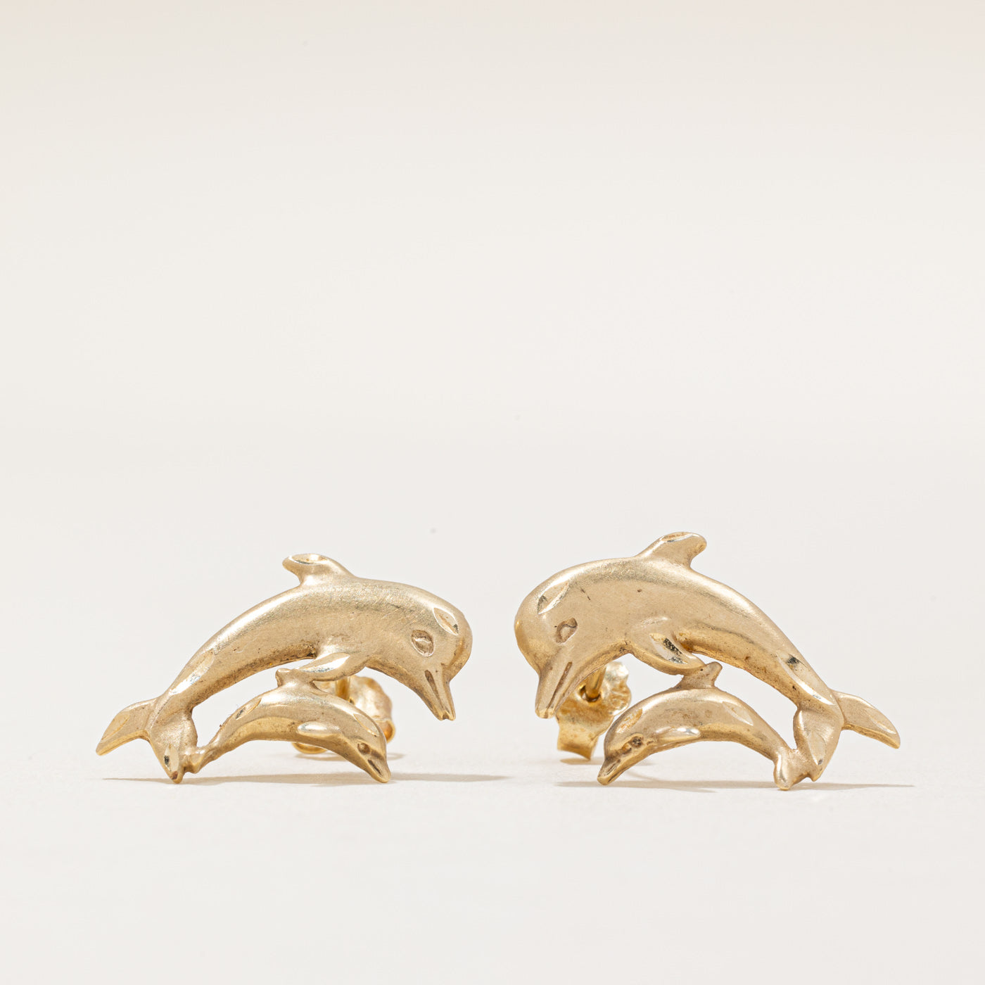 Boucles d'oreilles dauphin en or jaune 14 carats