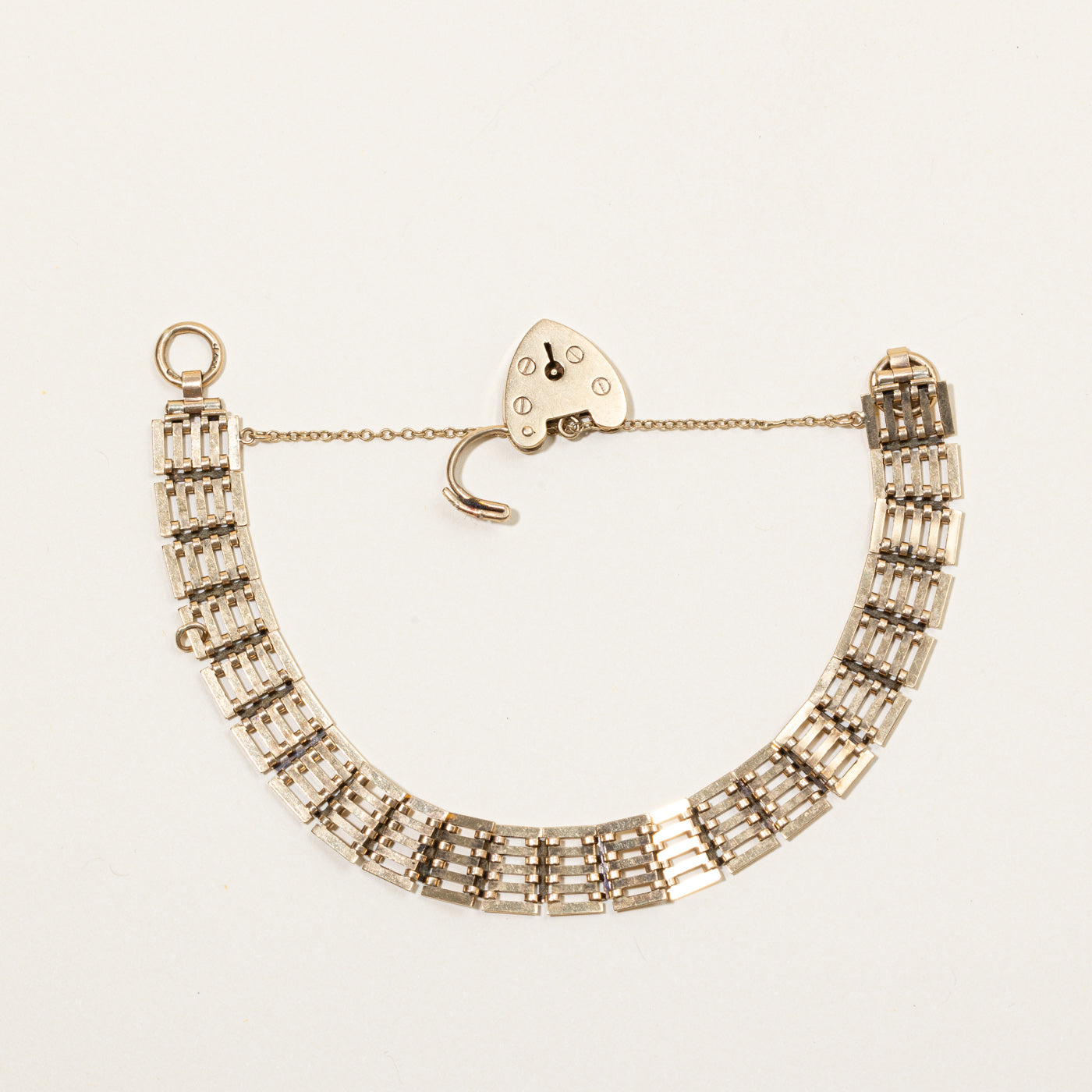 Bracelet en or jaune 9 carats avec fermoir en forme de cœur | 17,8 cm |