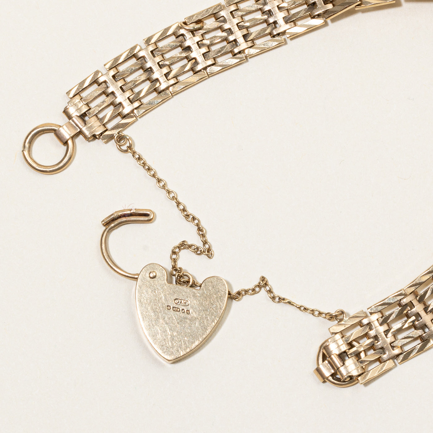 Bracelet en or jaune 9 carats avec fermoir en forme de cœur | 17,8 cm |