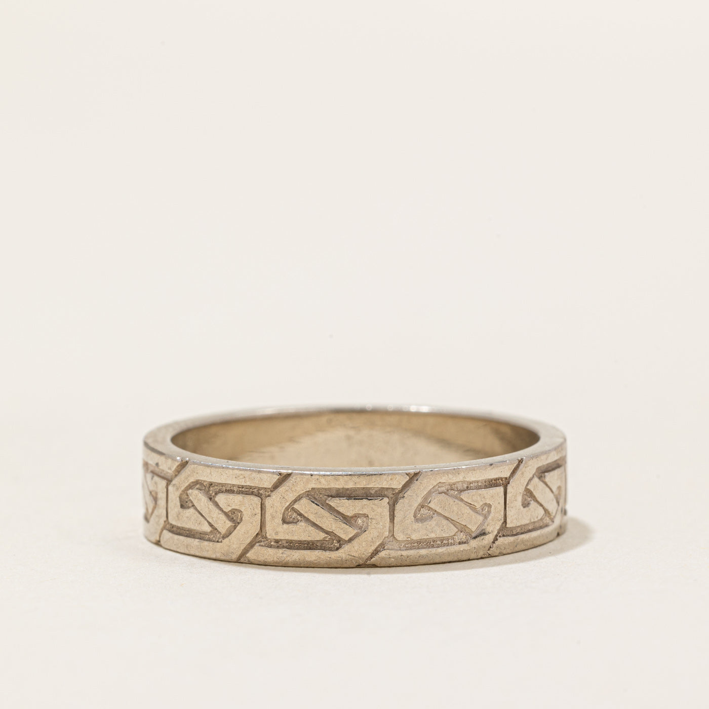 Bague en or blanc 10 carats à motif celtique | Taille 9,75 |