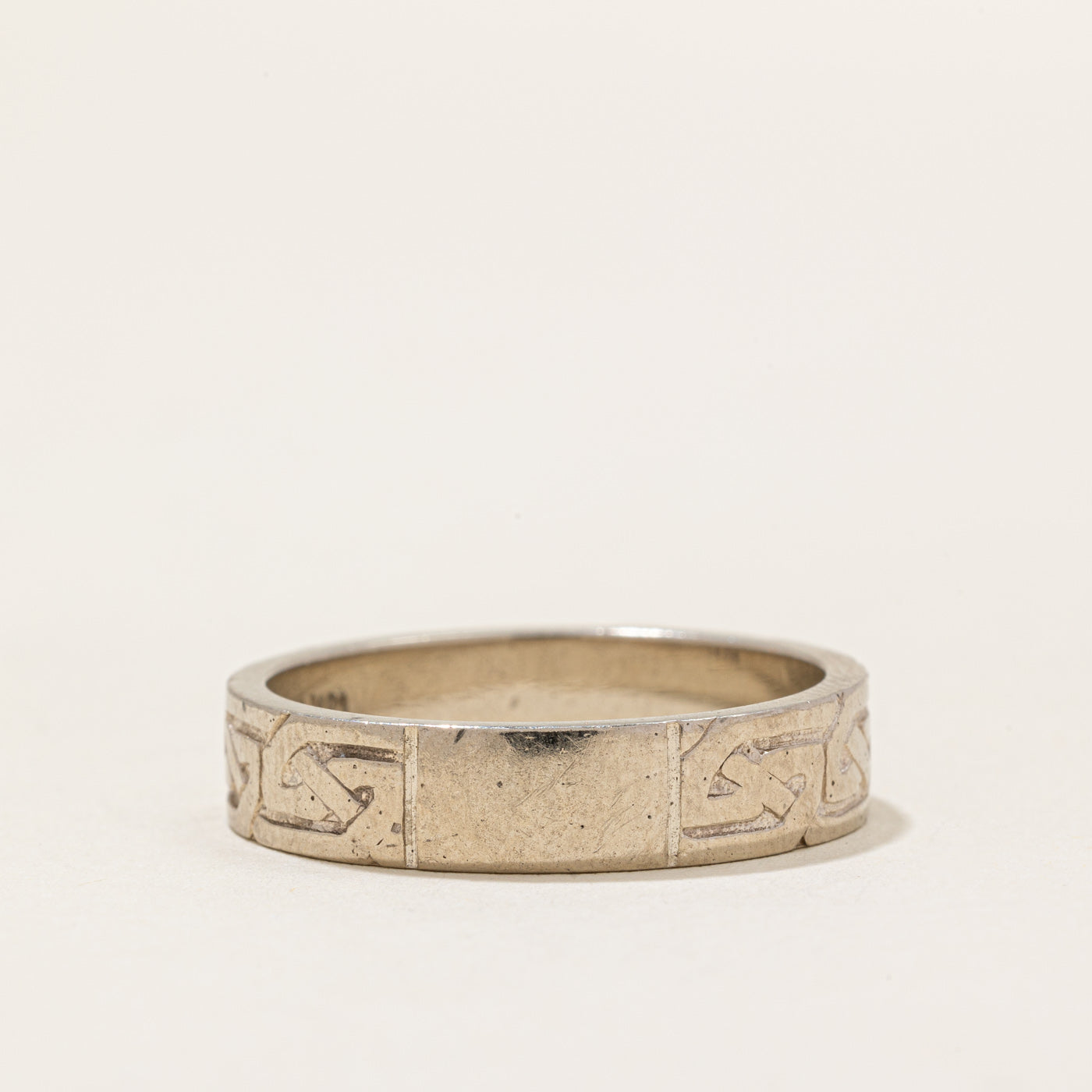 Bague en or blanc 10 carats à motif celtique | Taille 9,75 |