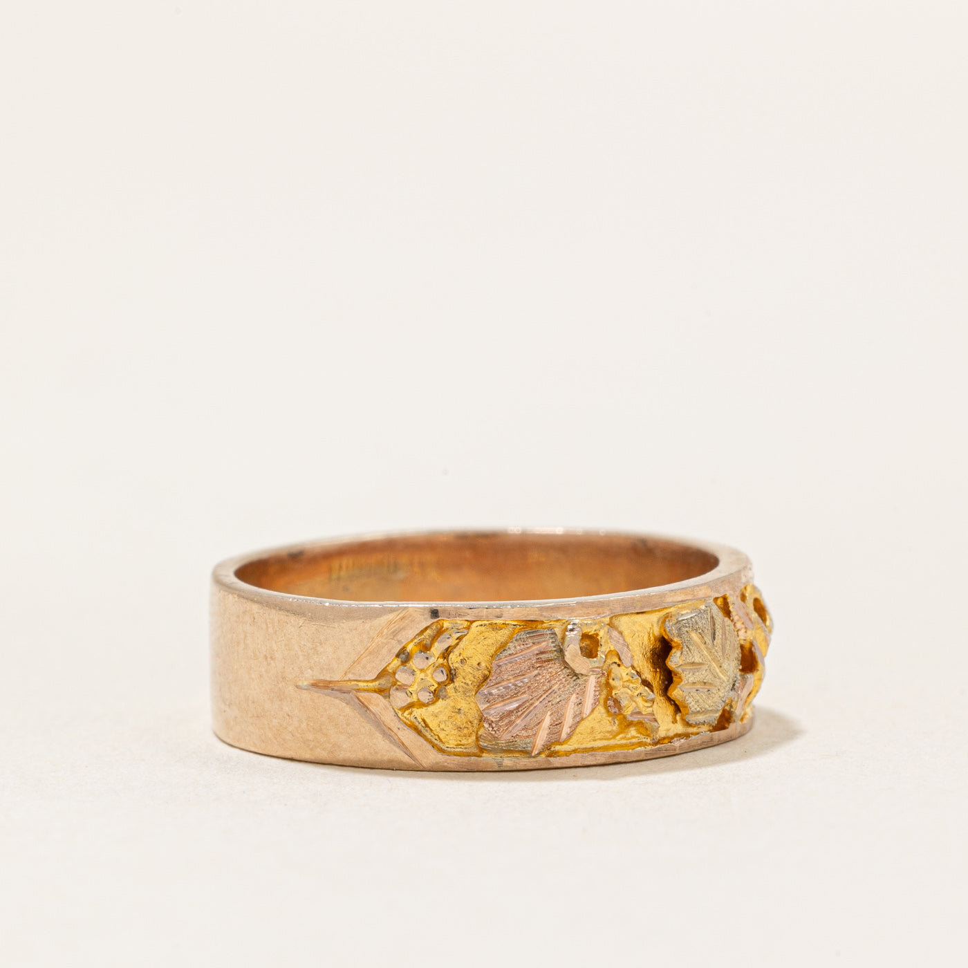 Bague Black Hills Gold 10k à motif feuille d'or bicolore | Taille 6,75 |