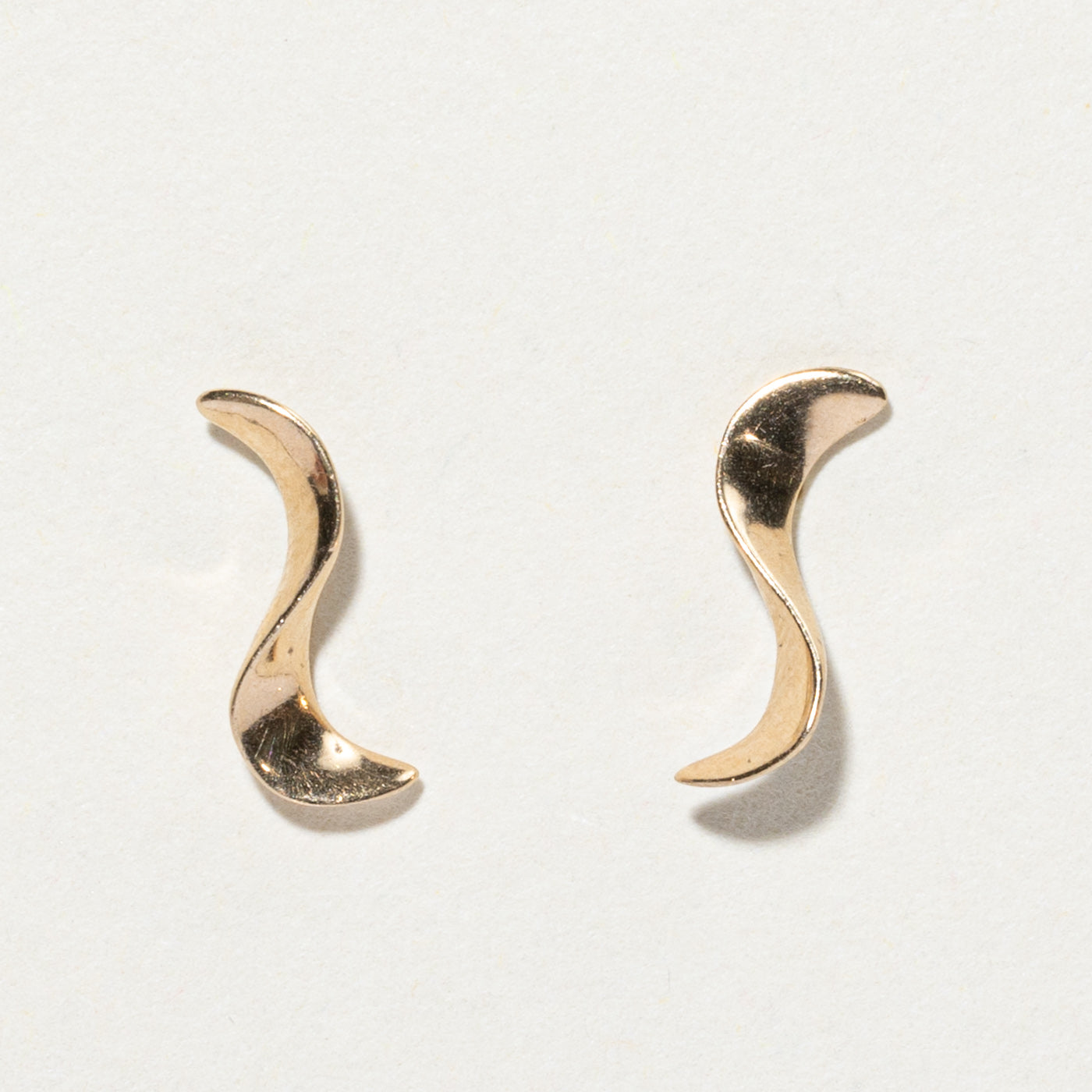 Boucles d'oreilles pendantes ondulées en or jaune 10 carats