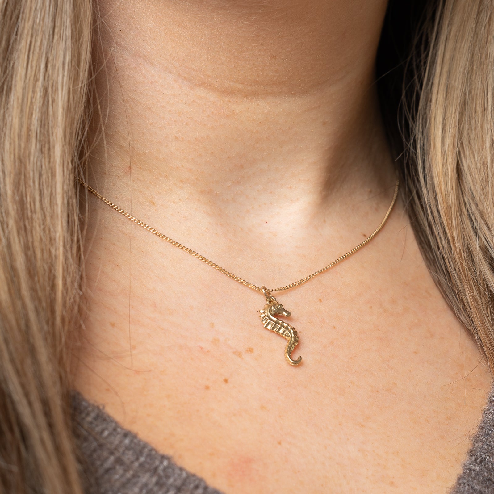 Breloque hippocampe en or jaune 8 carats |
