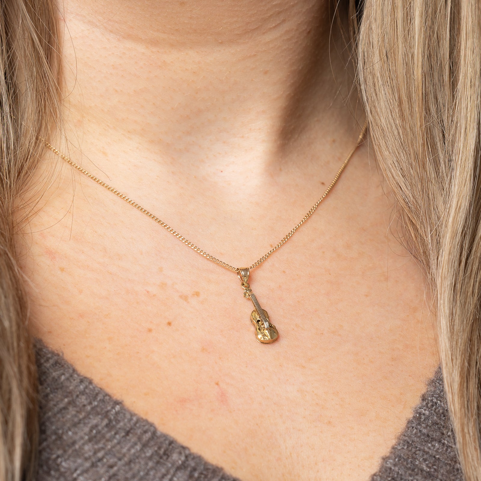 14k Yellow Gold Violin Pendant |