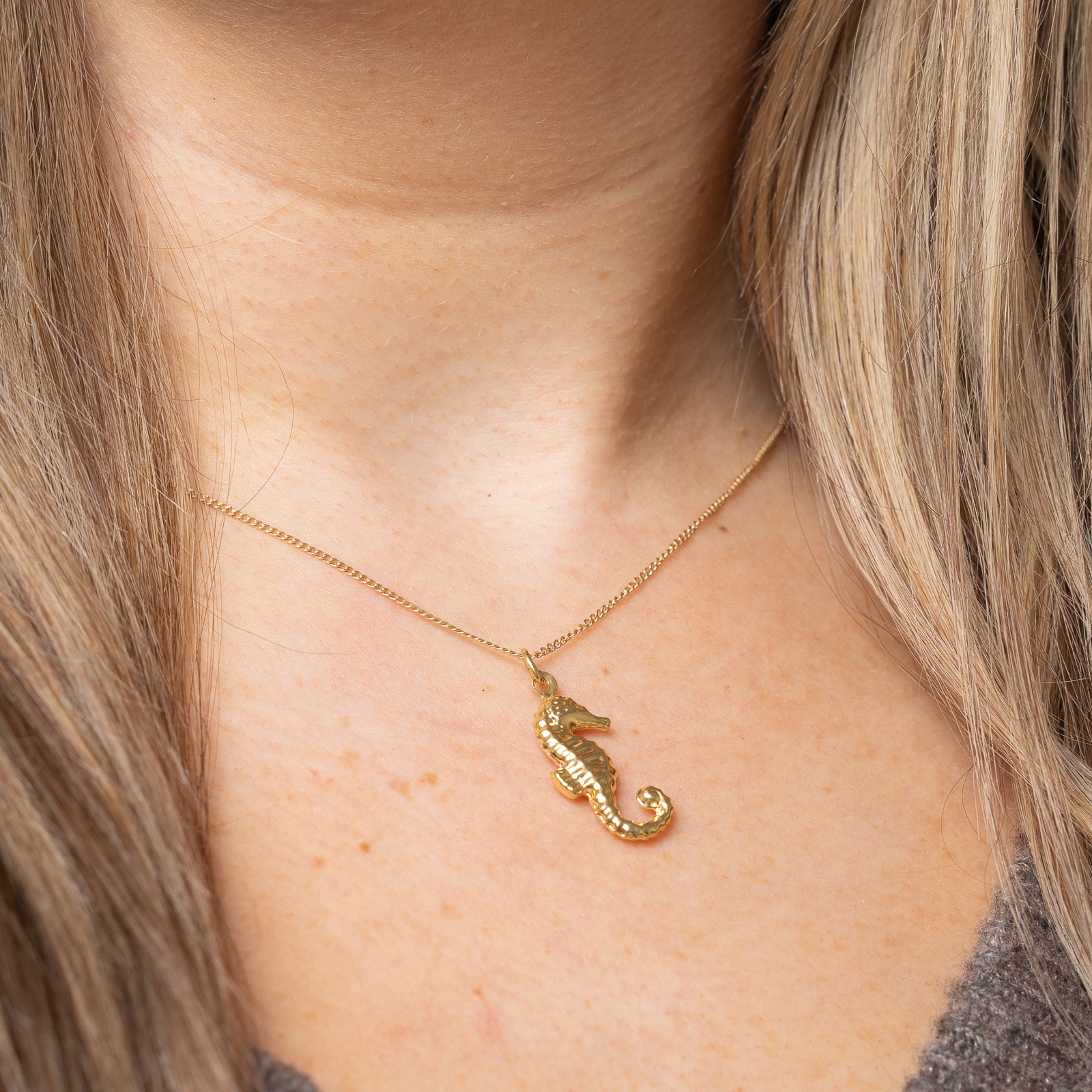 Breloque hippocampe en or jaune 18 carats |