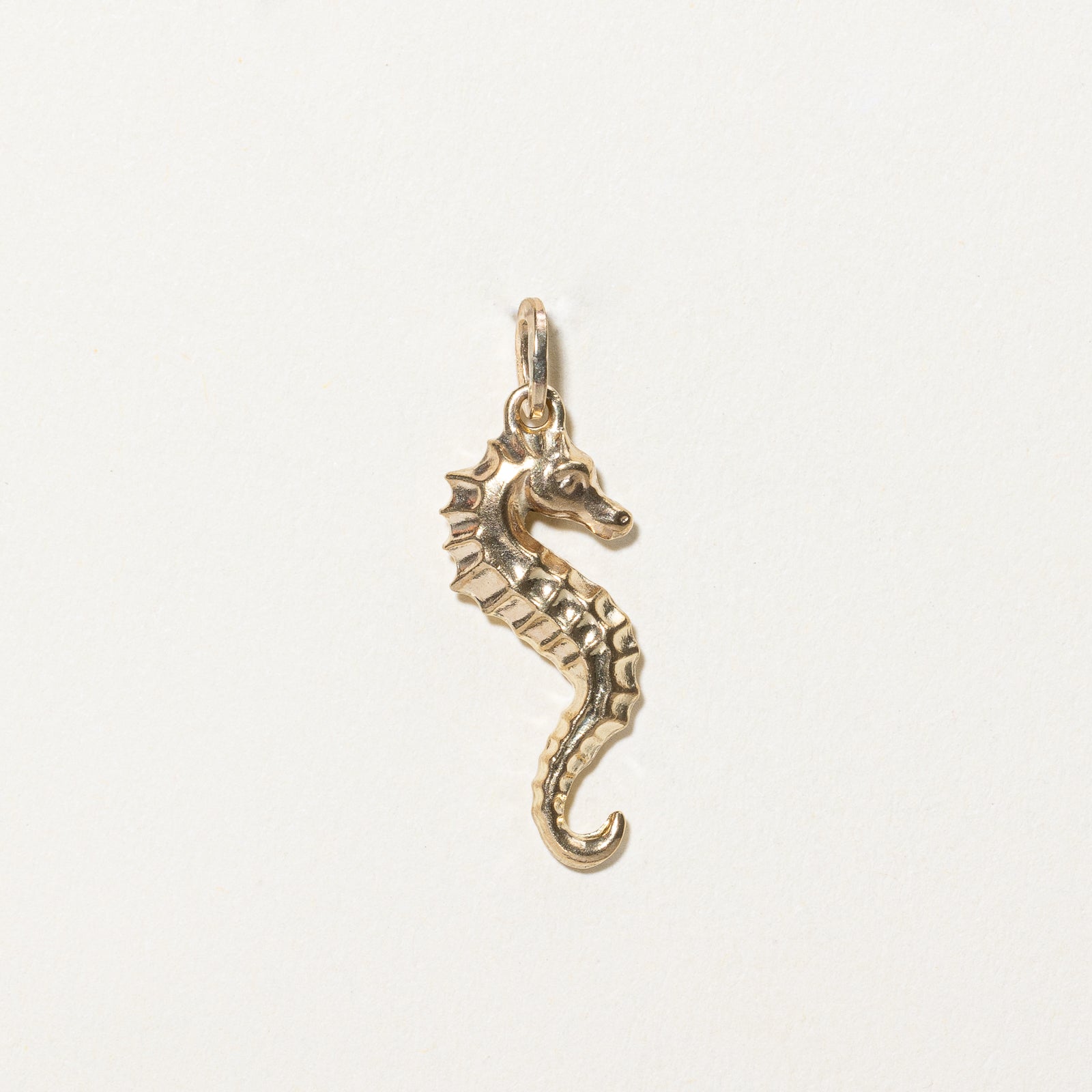 Breloque hippocampe en or jaune 8 carats |