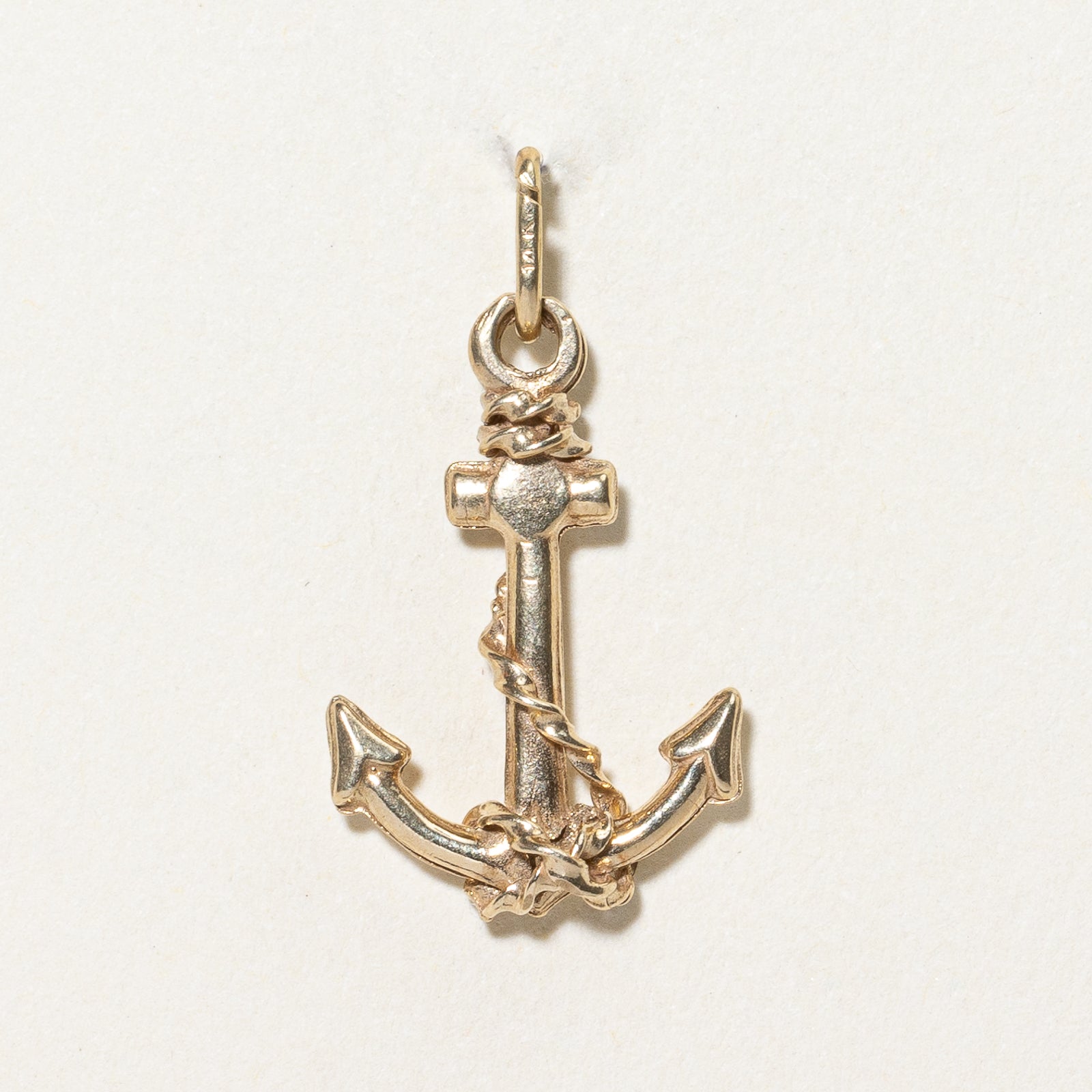 Breloque ancre en or jaune 14 carats |