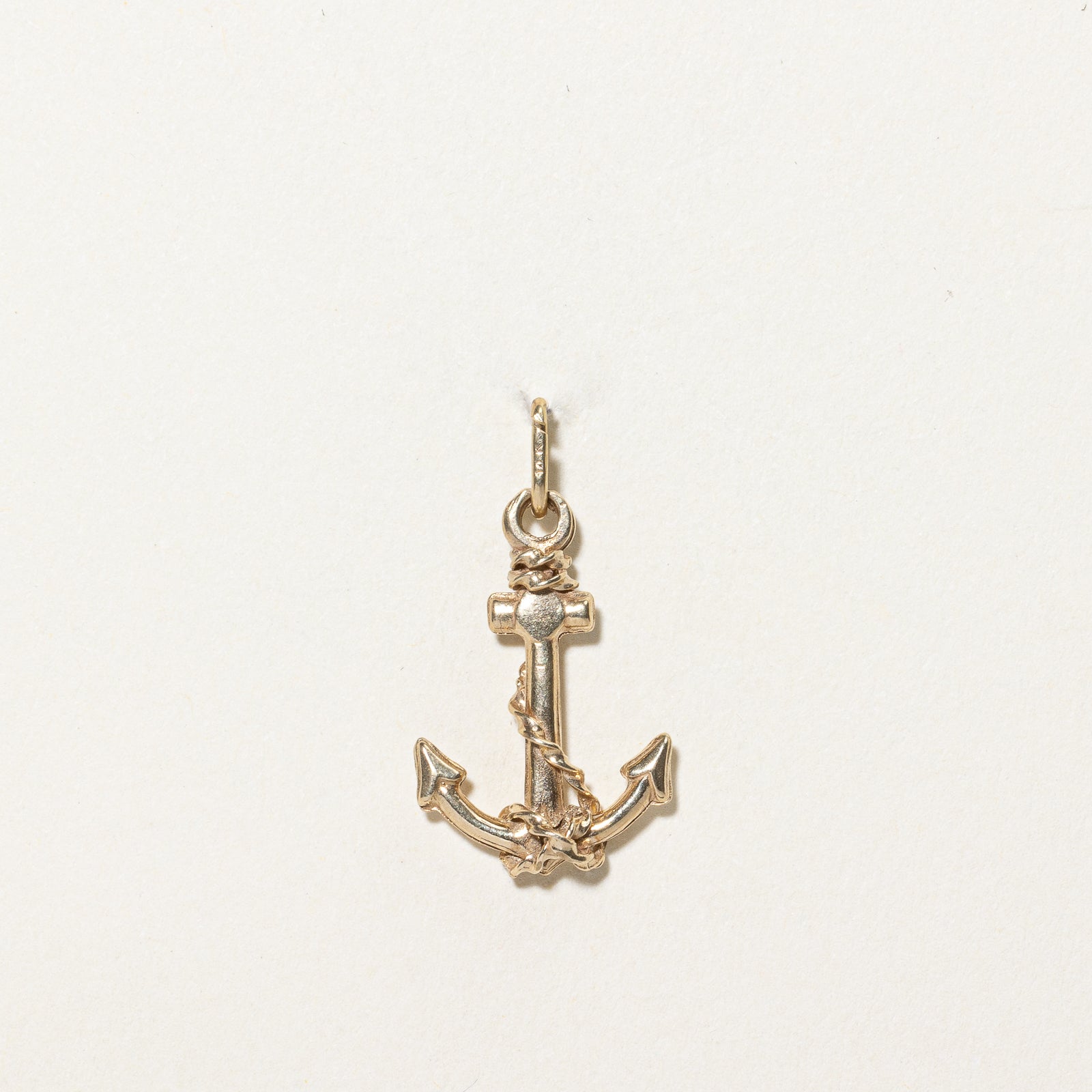 Breloque ancre en or jaune 14 carats |