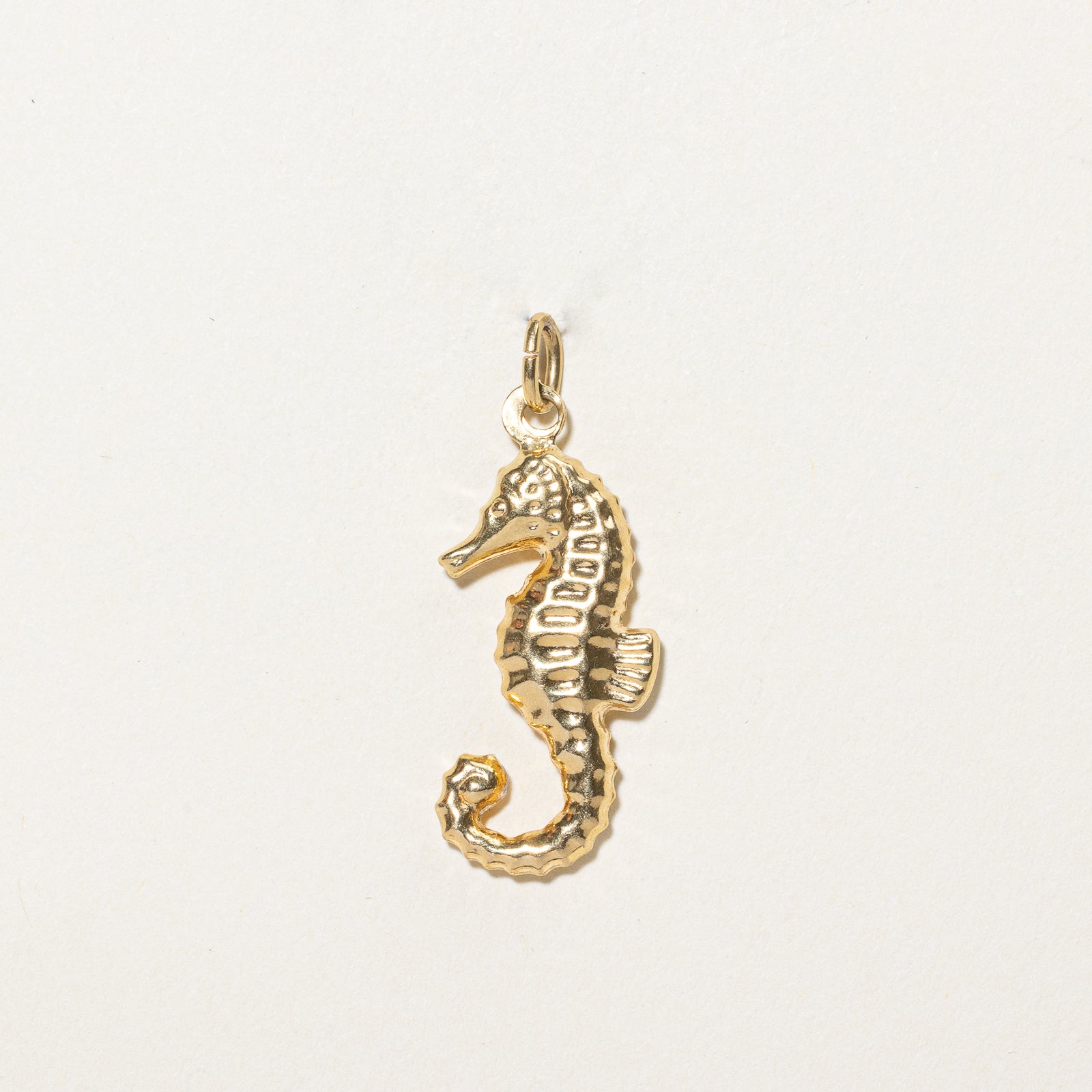 Breloque hippocampe en or jaune 18 carats |