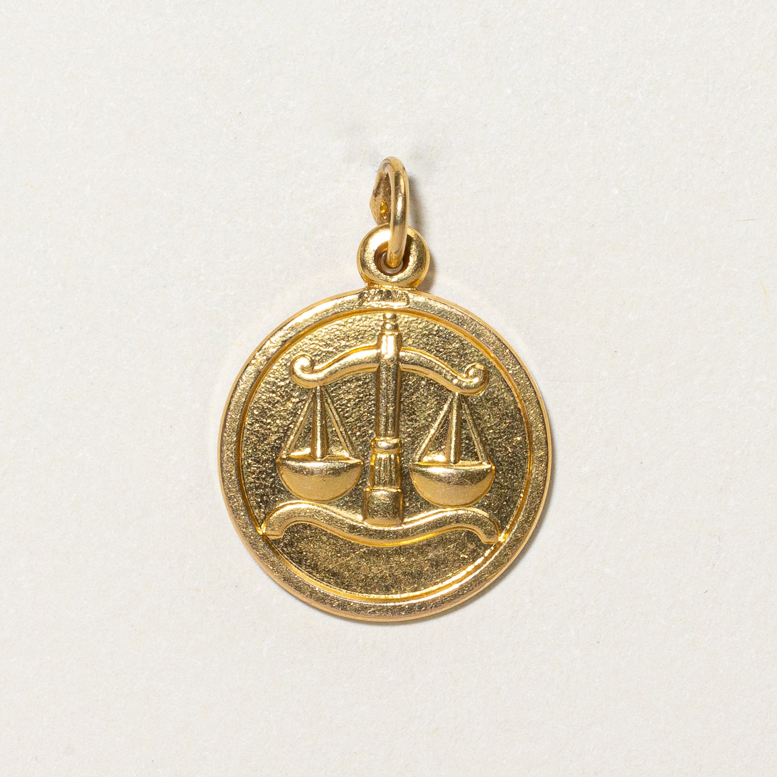 18k Yellow Gold Libra Zodiac Pendant |