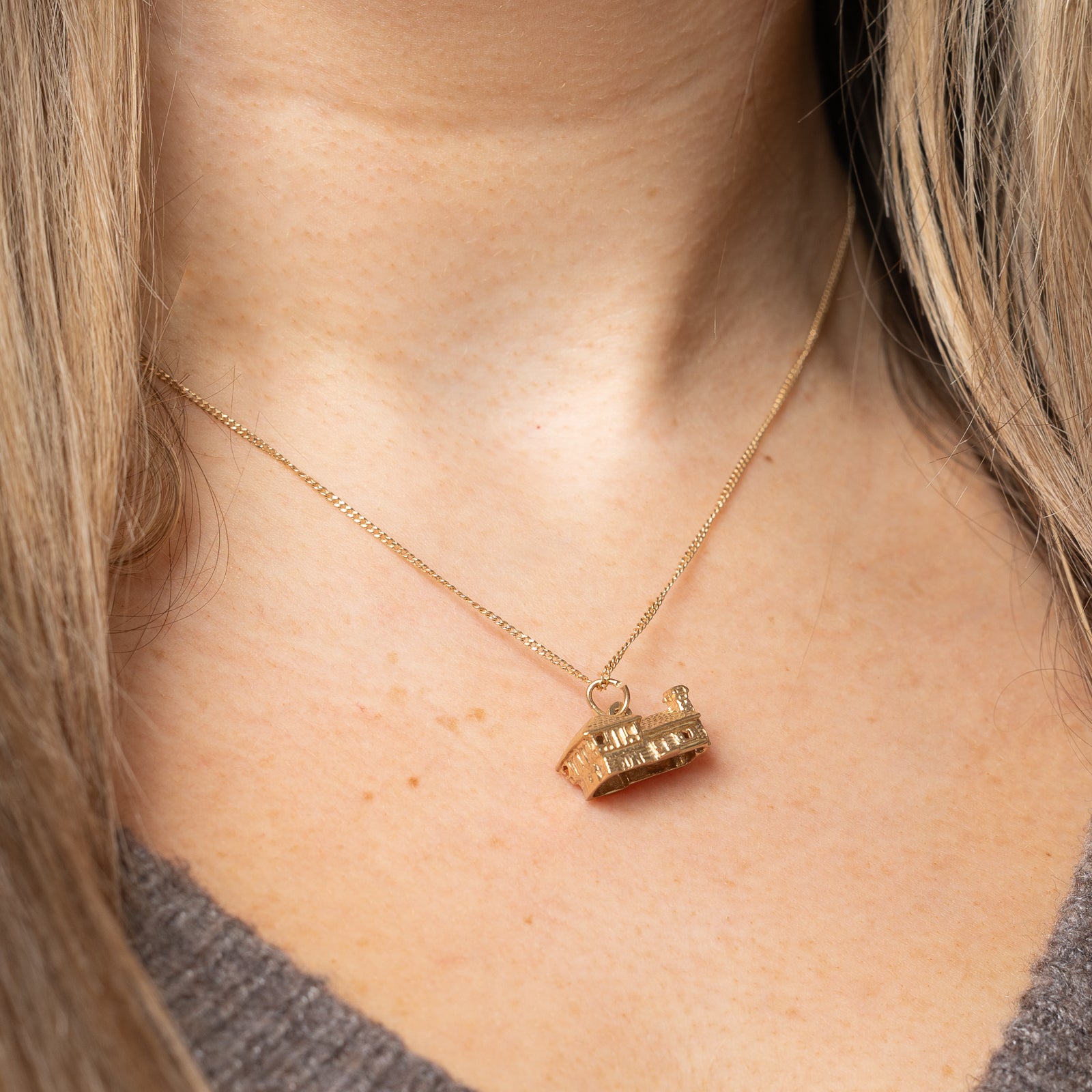 9k Yellow Gold House Charm |