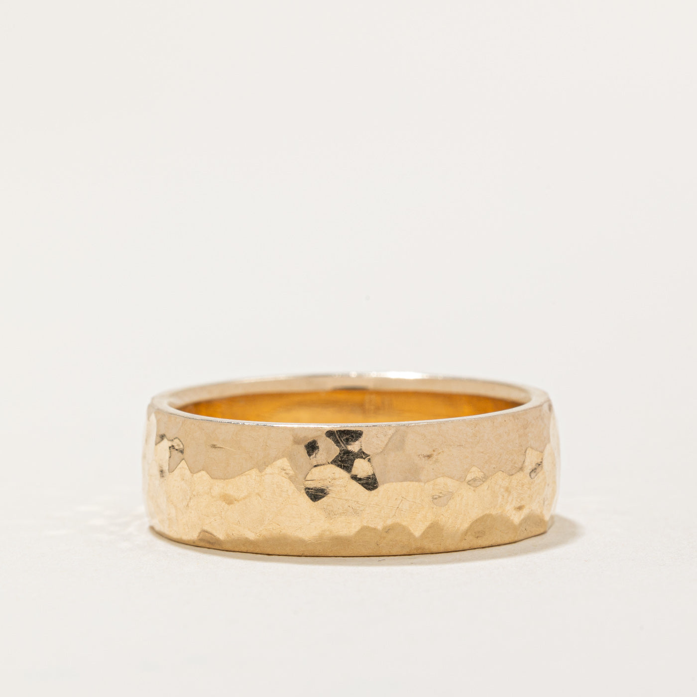 Alliance en or jaune 14 carats finition martelée | Taille 10 |