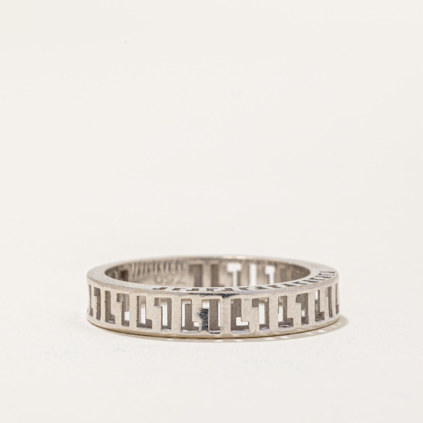 18k White Gold Ring | SZ 6.75 |