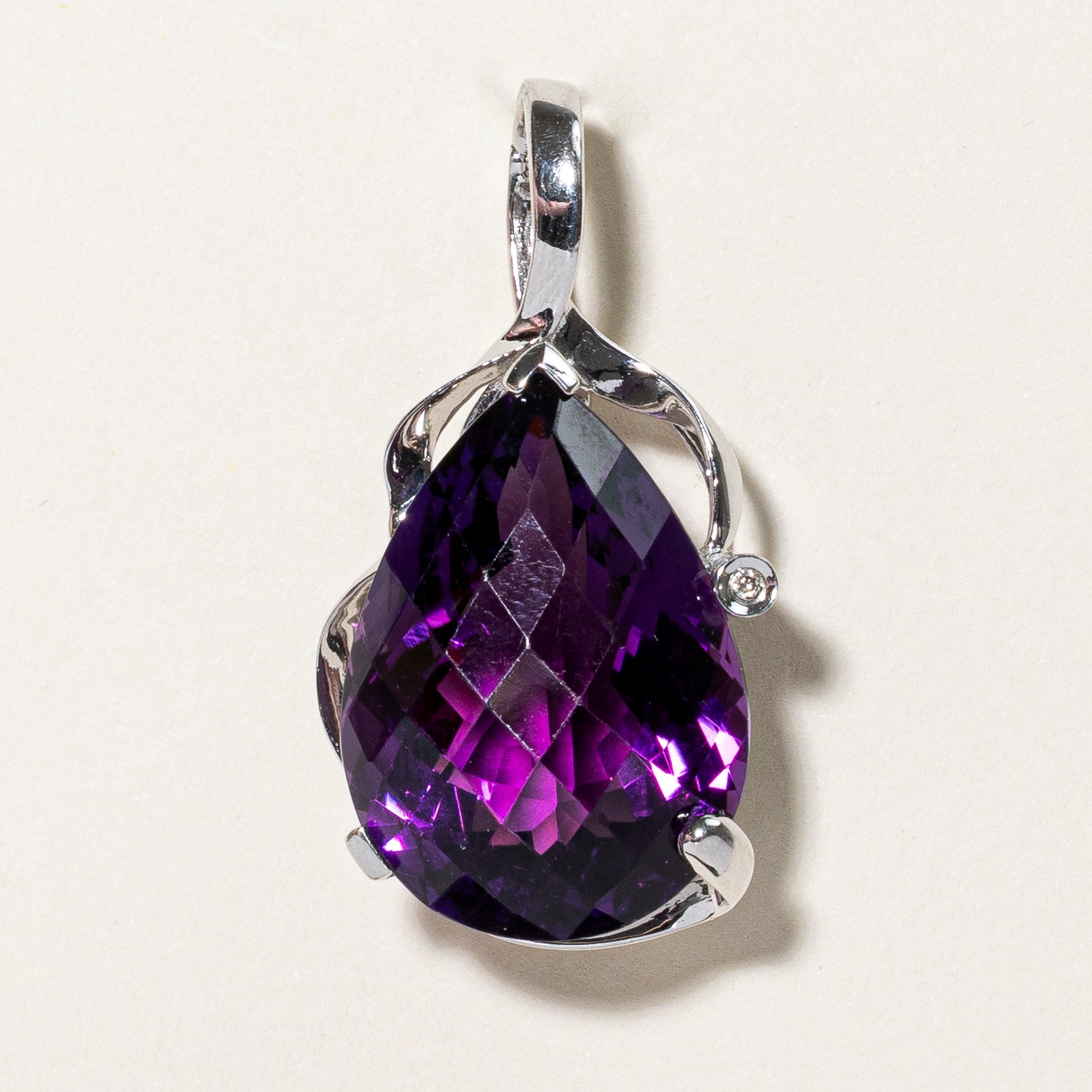 Amethyst & Diamond Pendant | 26.00ct, 0.005ct |