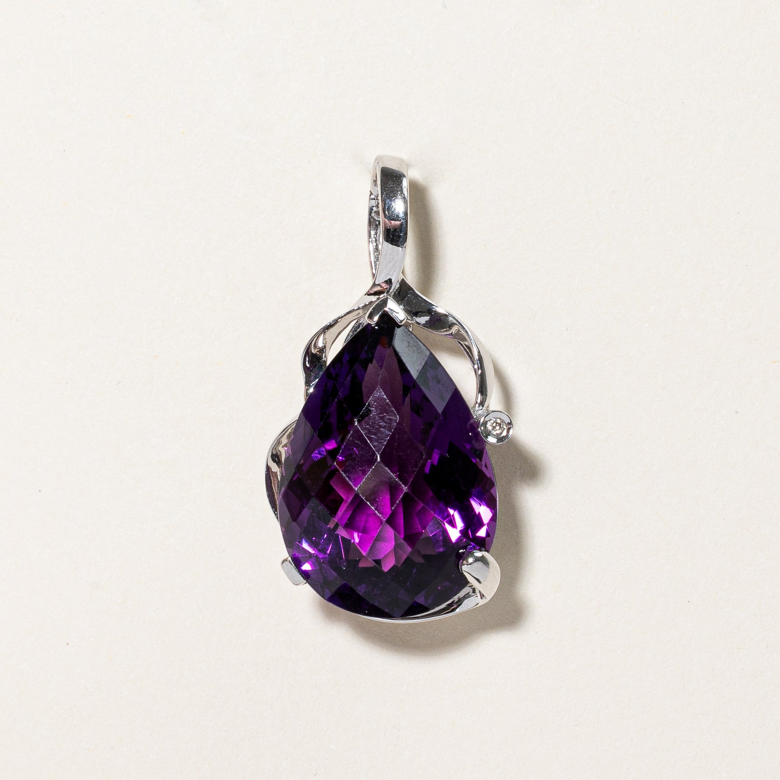 Amethyst & Diamond Pendant | 26.00ct, 0.005ct |