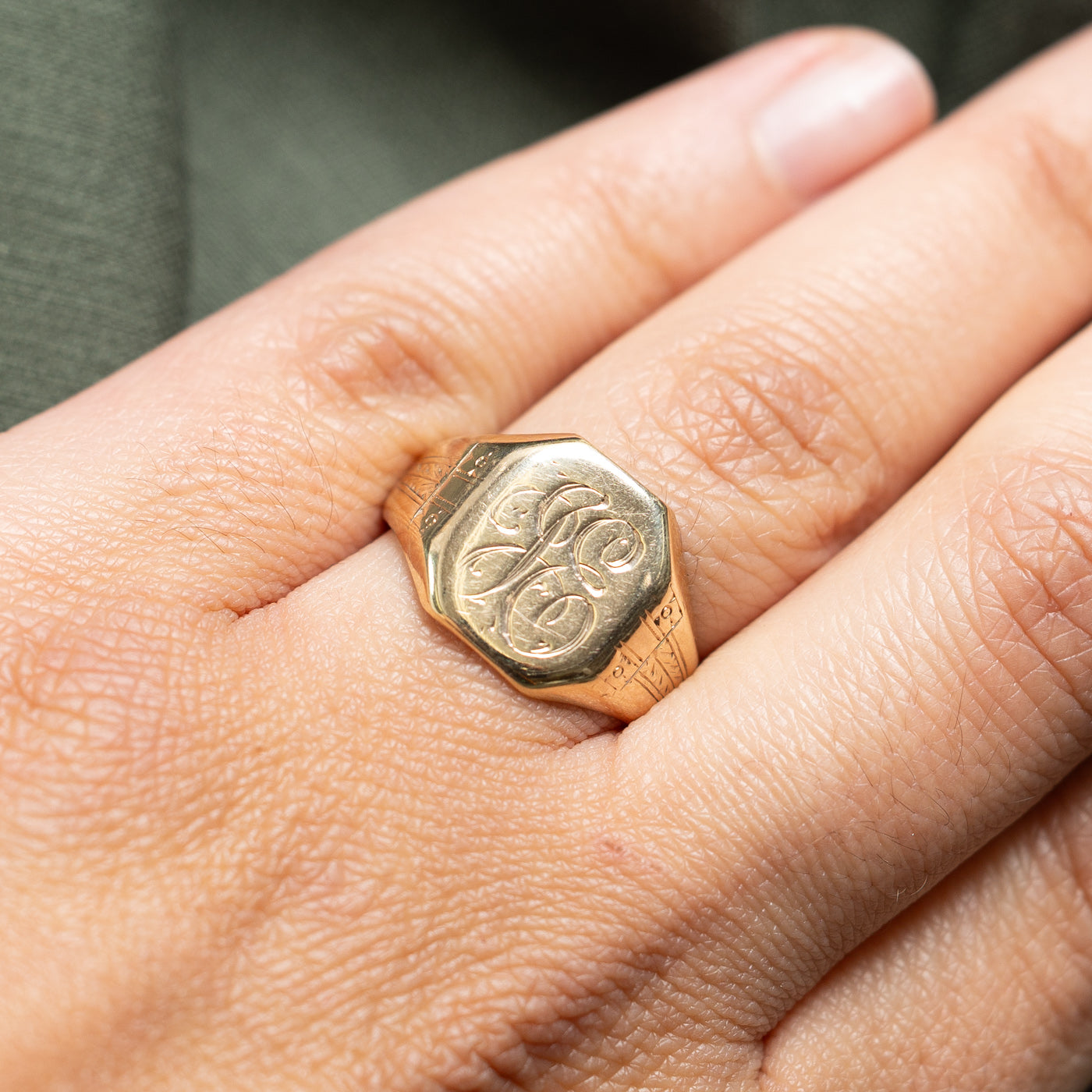 Vintage 10K Yellow Gold "JE" Initial Signet Ring | SZ 8.25
