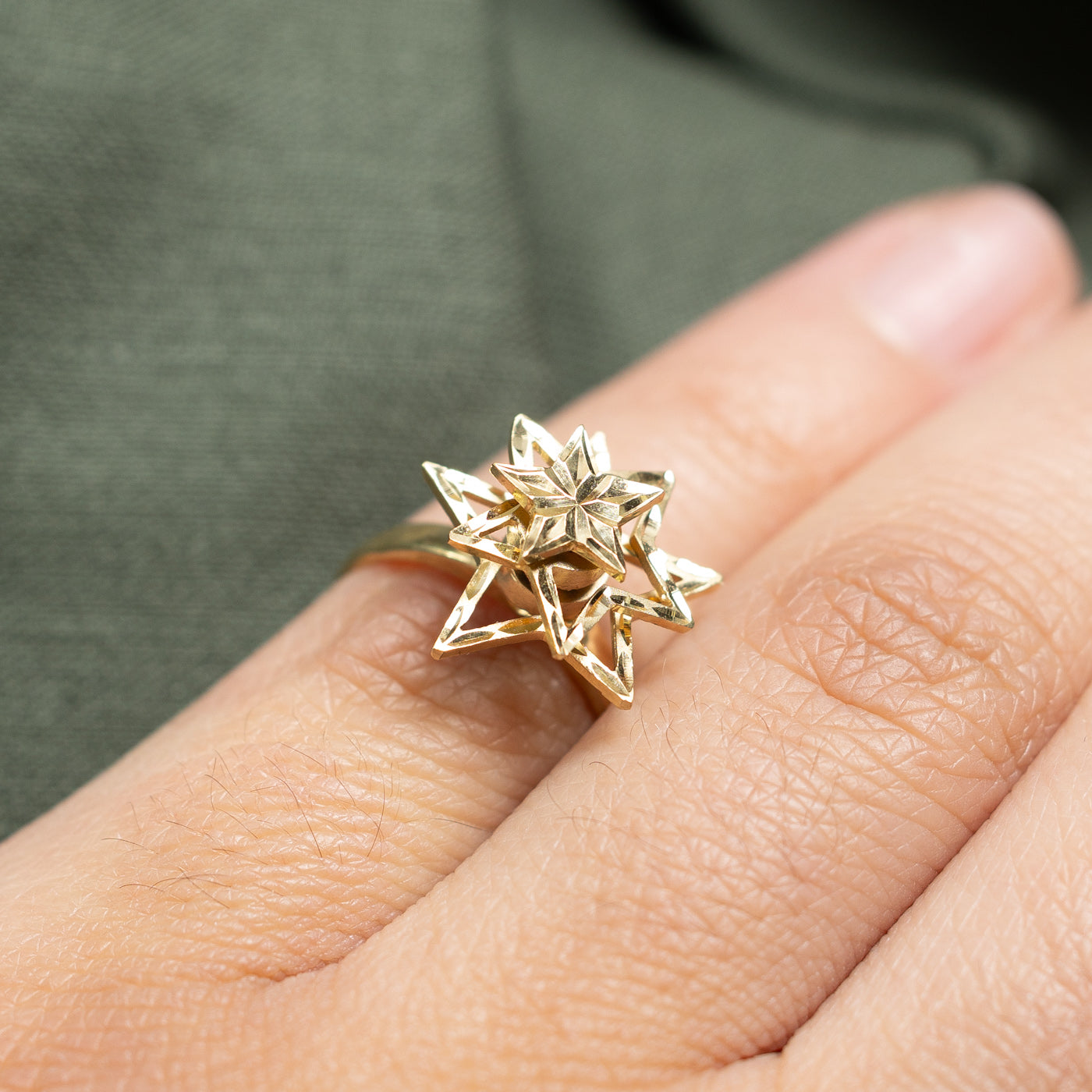 Vintage 14K Yellow Gold High Set Star Design Twisting Ring | SZ 4