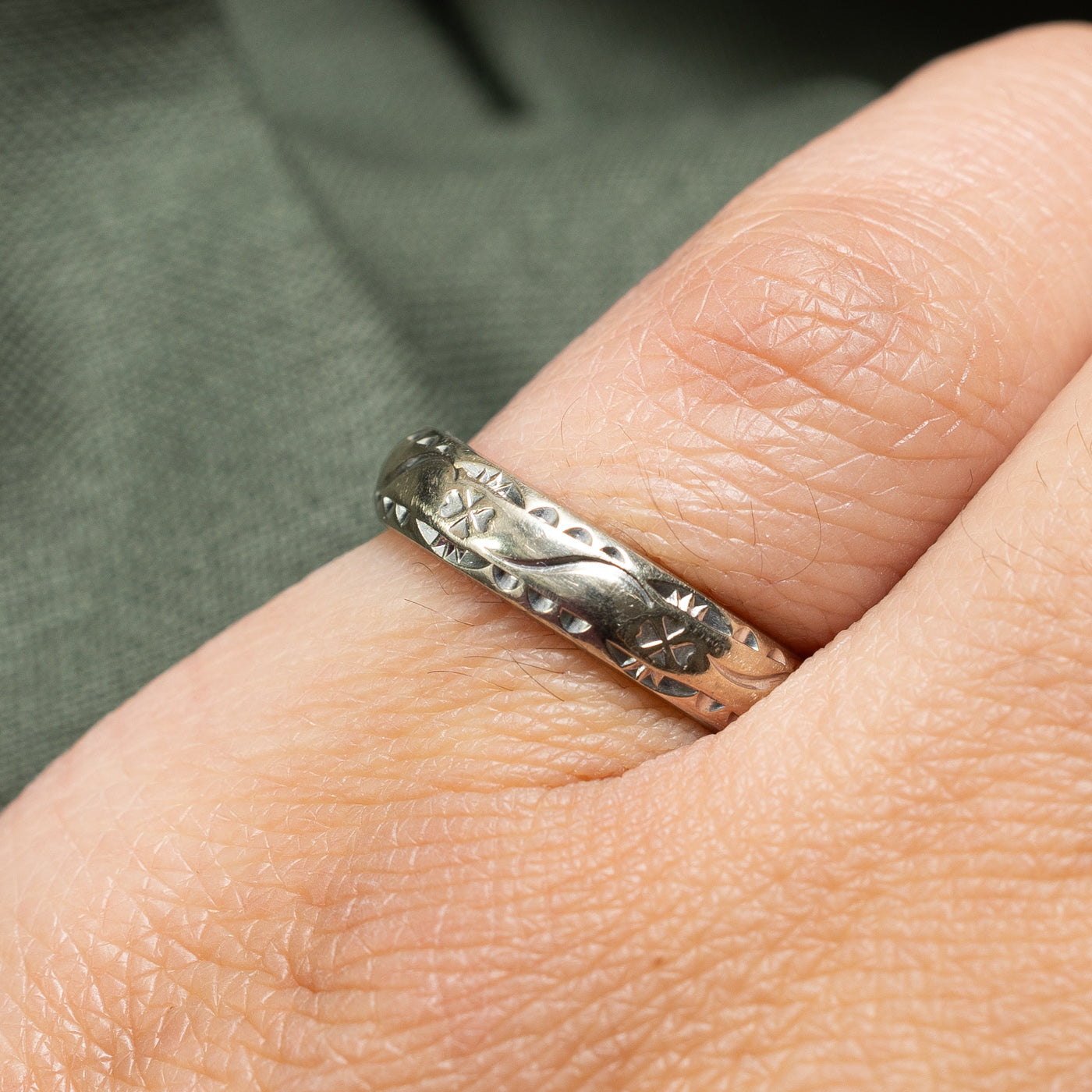 Vintage 14K White Gold Textured Band | 4.3mm | SZ 5.5