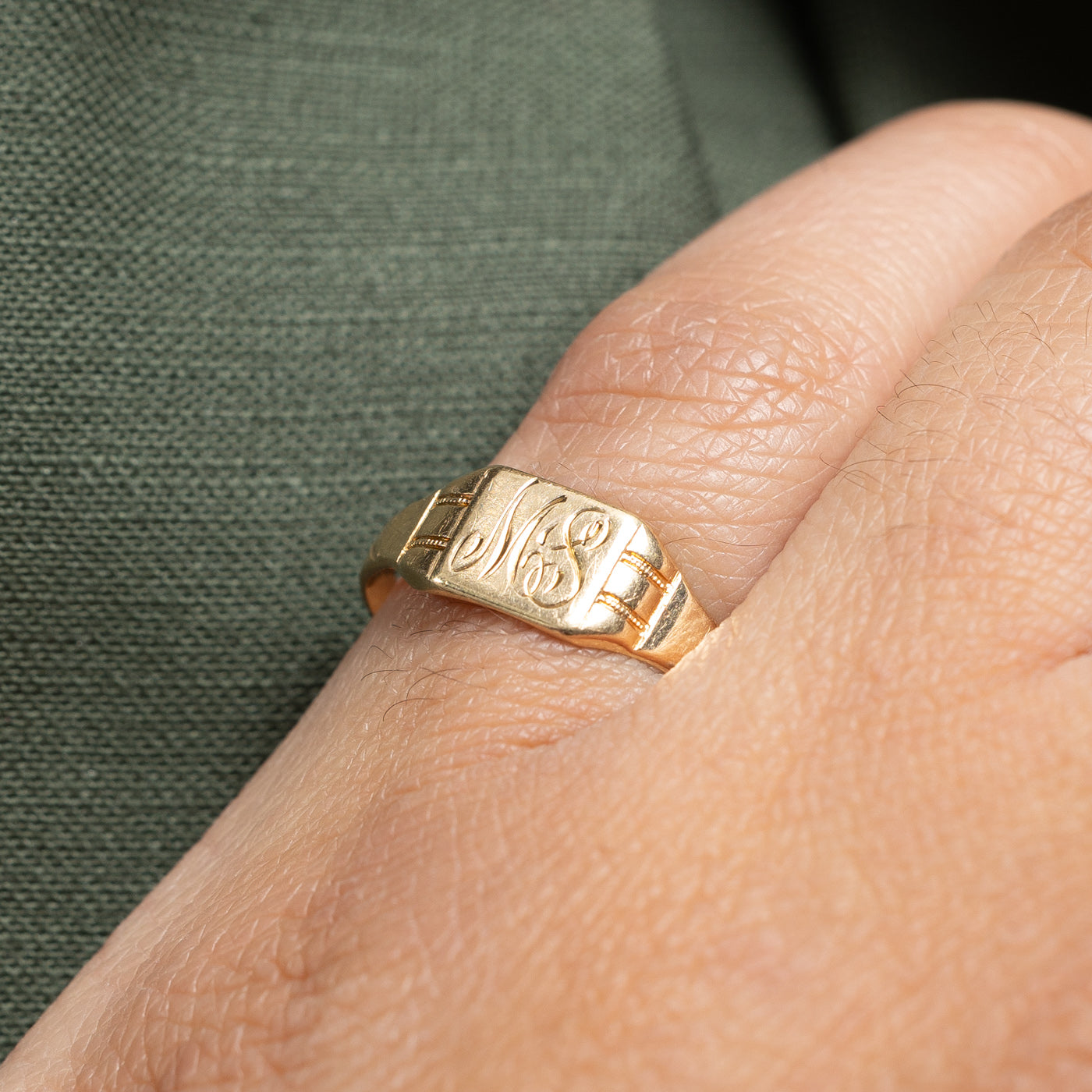 Bague chevalière vintage en or jaune 10 carats avec initiale « MS » | Taille 6,25