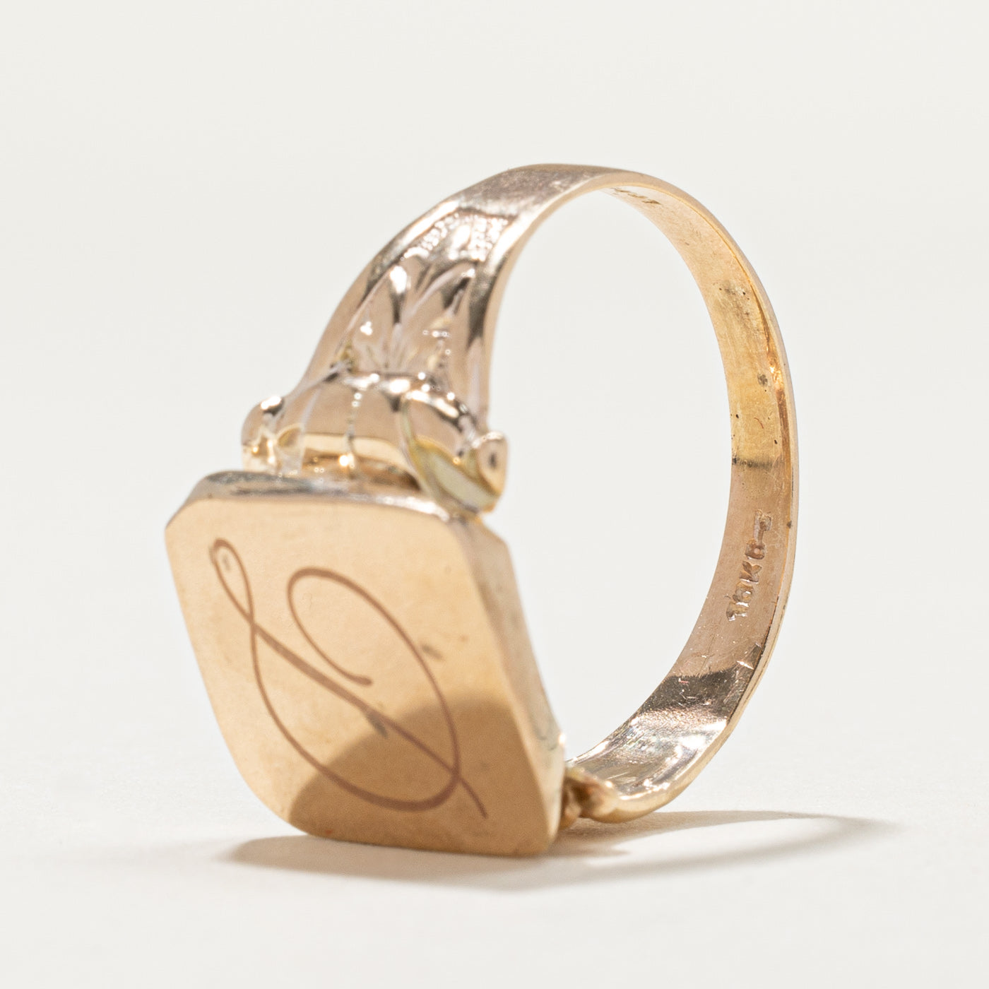 Bague chevalière vintage en or jaune 10 carats avec initiale « D » | Taille 10,5