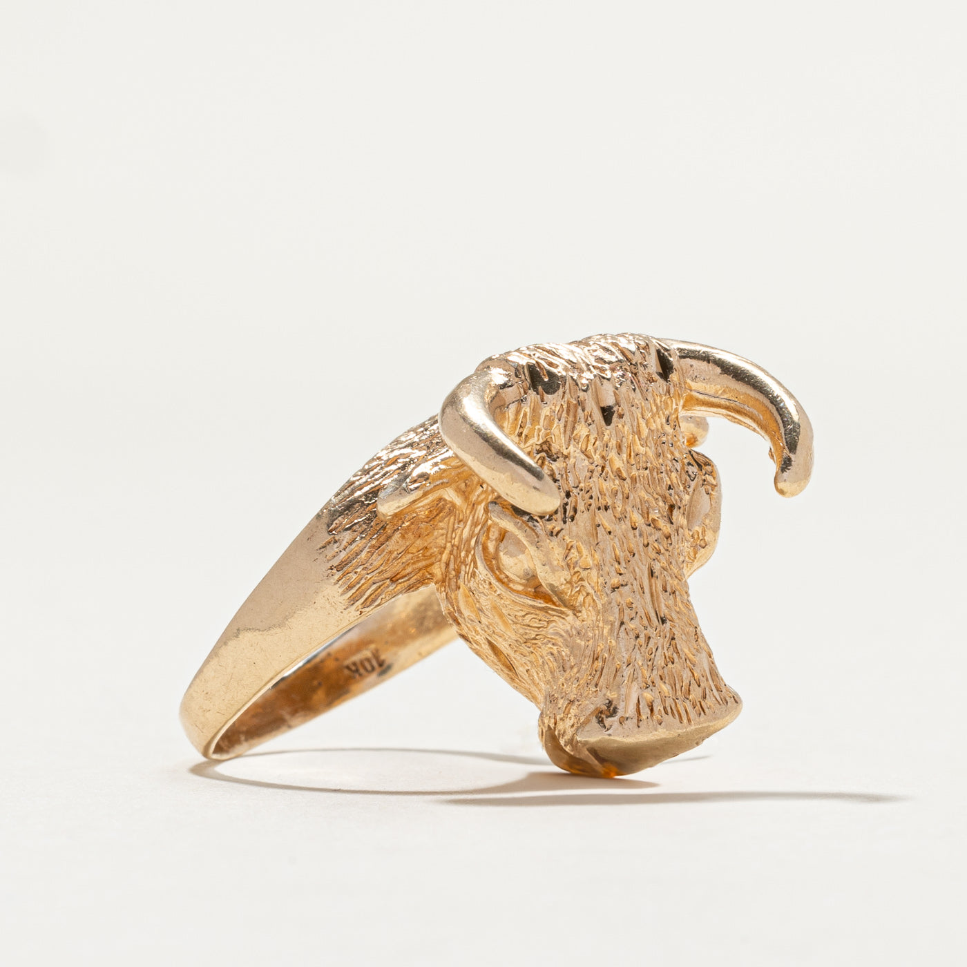 Vintage 10K Yellow Gold High Set Textured Bull Head Ring | SZ 6.5