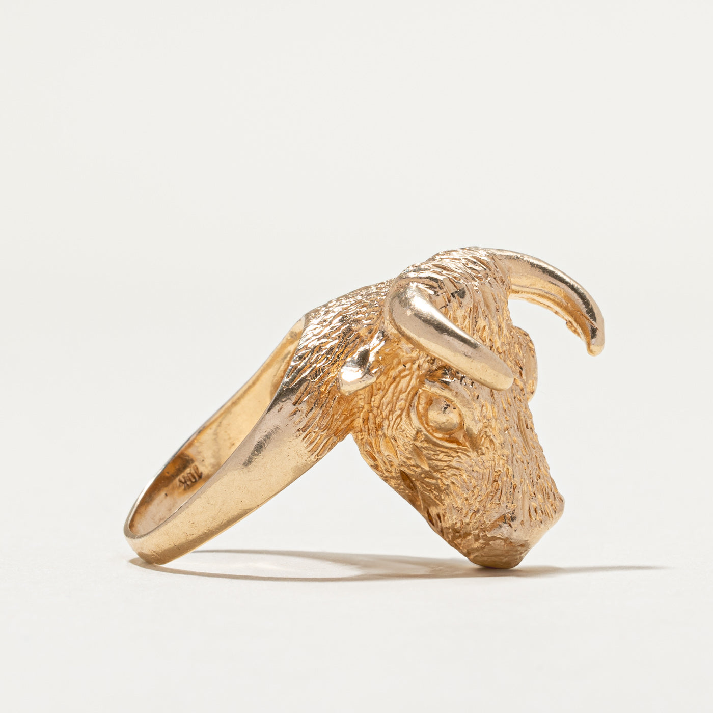 Vintage 10K Yellow Gold High Set Textured Bull Head Ring | SZ 6.5