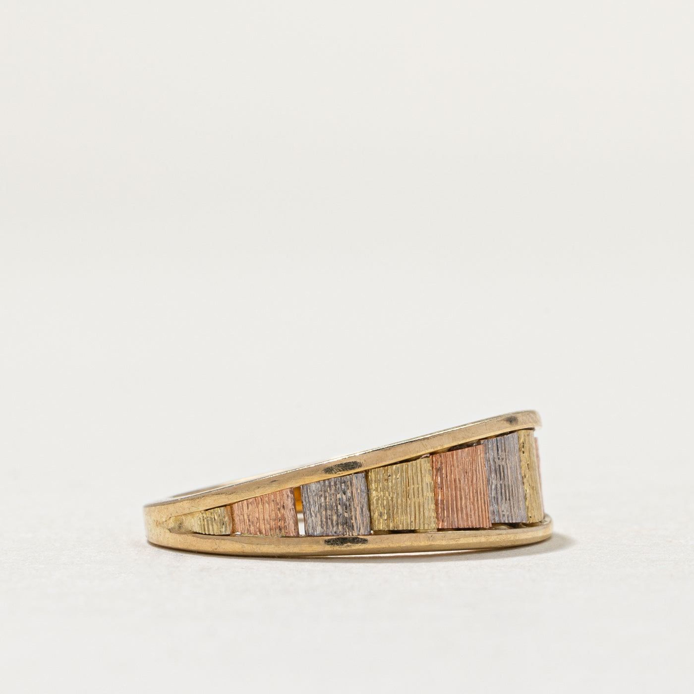 14K Tri Tone Gold Fluted Tapered Ring | SZ 4.75