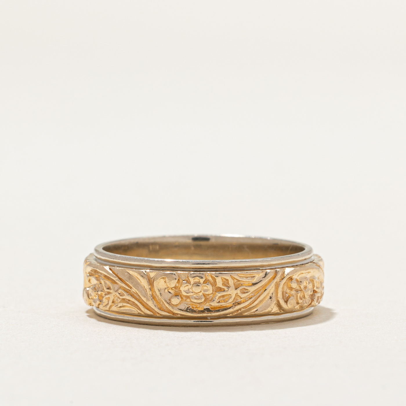 Bague Birks en or jaune 14 carats à motif floral en relief | 6,2 mm | Taille 9,25