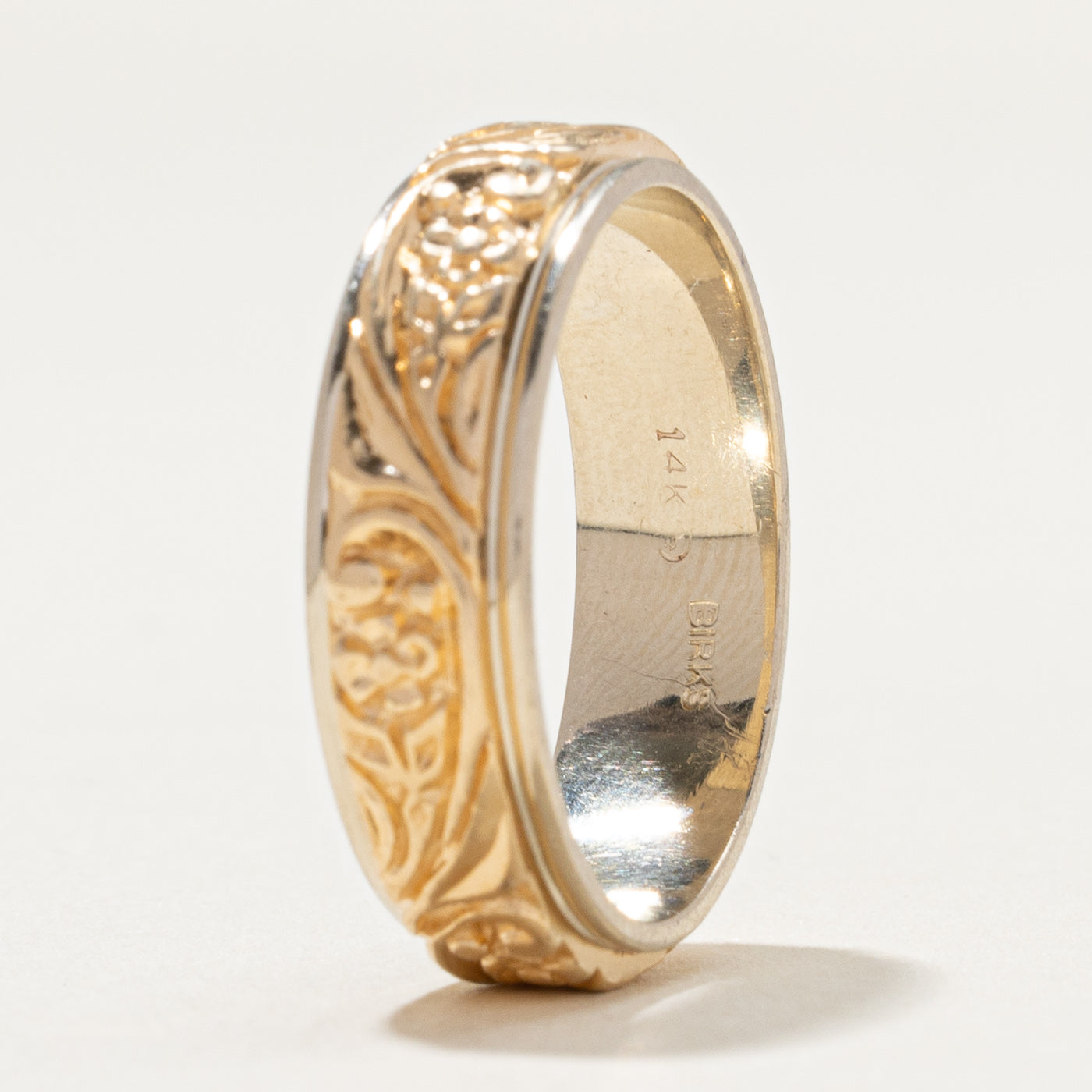 Bague Birks en or jaune 14 carats à motif floral en relief | 6,2 mm | Taille 9,25