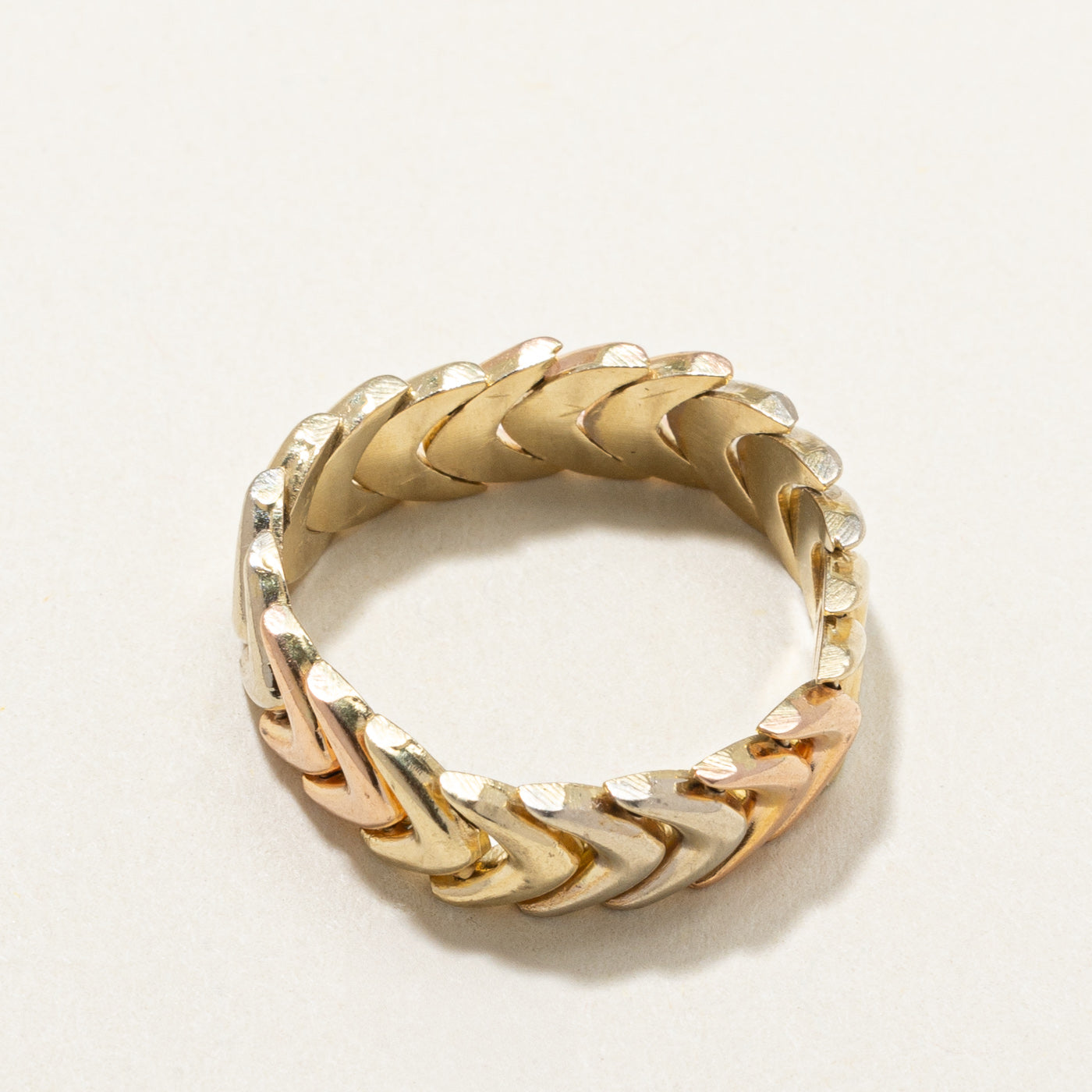 18K Tri Tone Gold Chevron Chain Ring | 6.3mm | SZ 8.5
