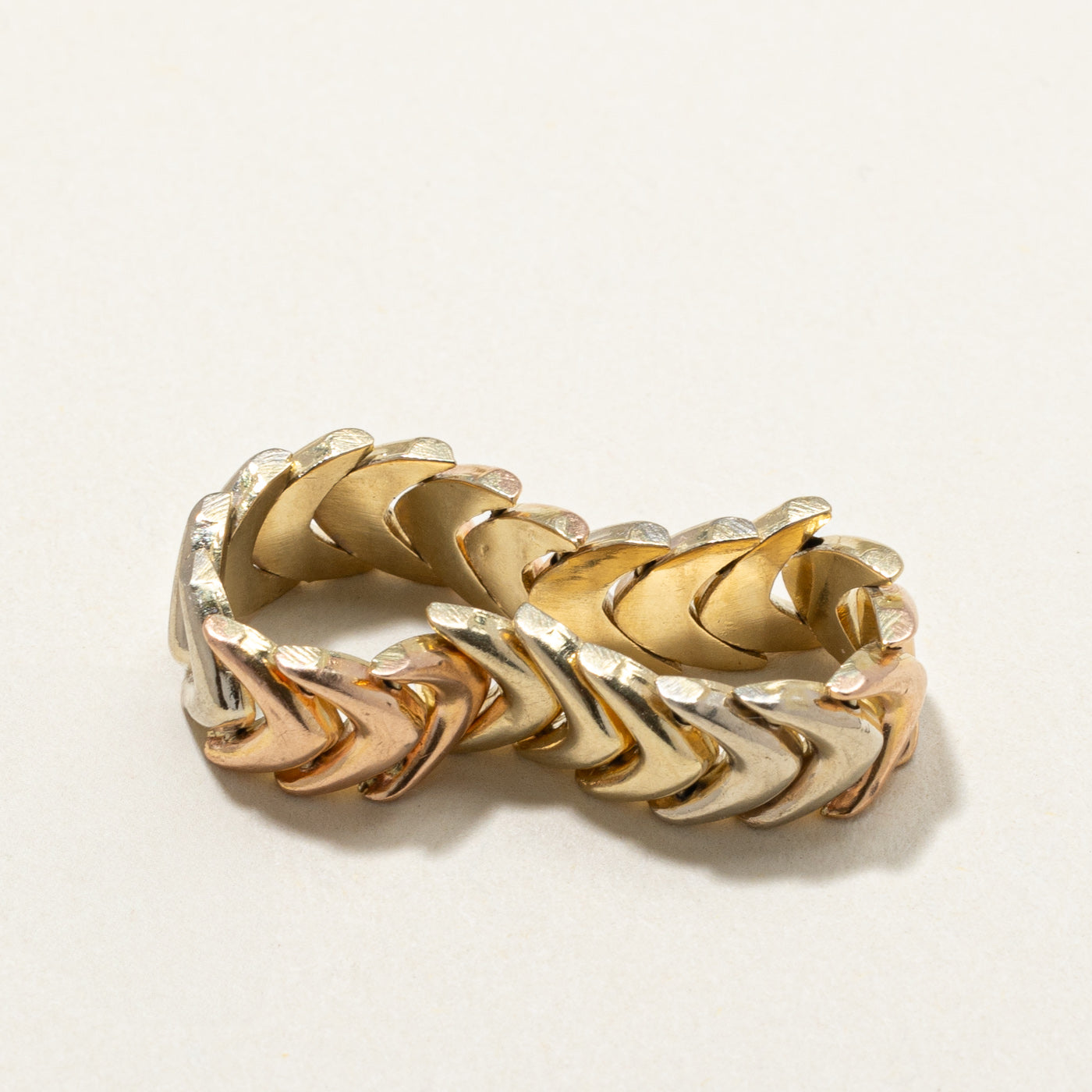18K Tri Tone Gold Chevron Chain Ring | 6.3mm | SZ 8.5